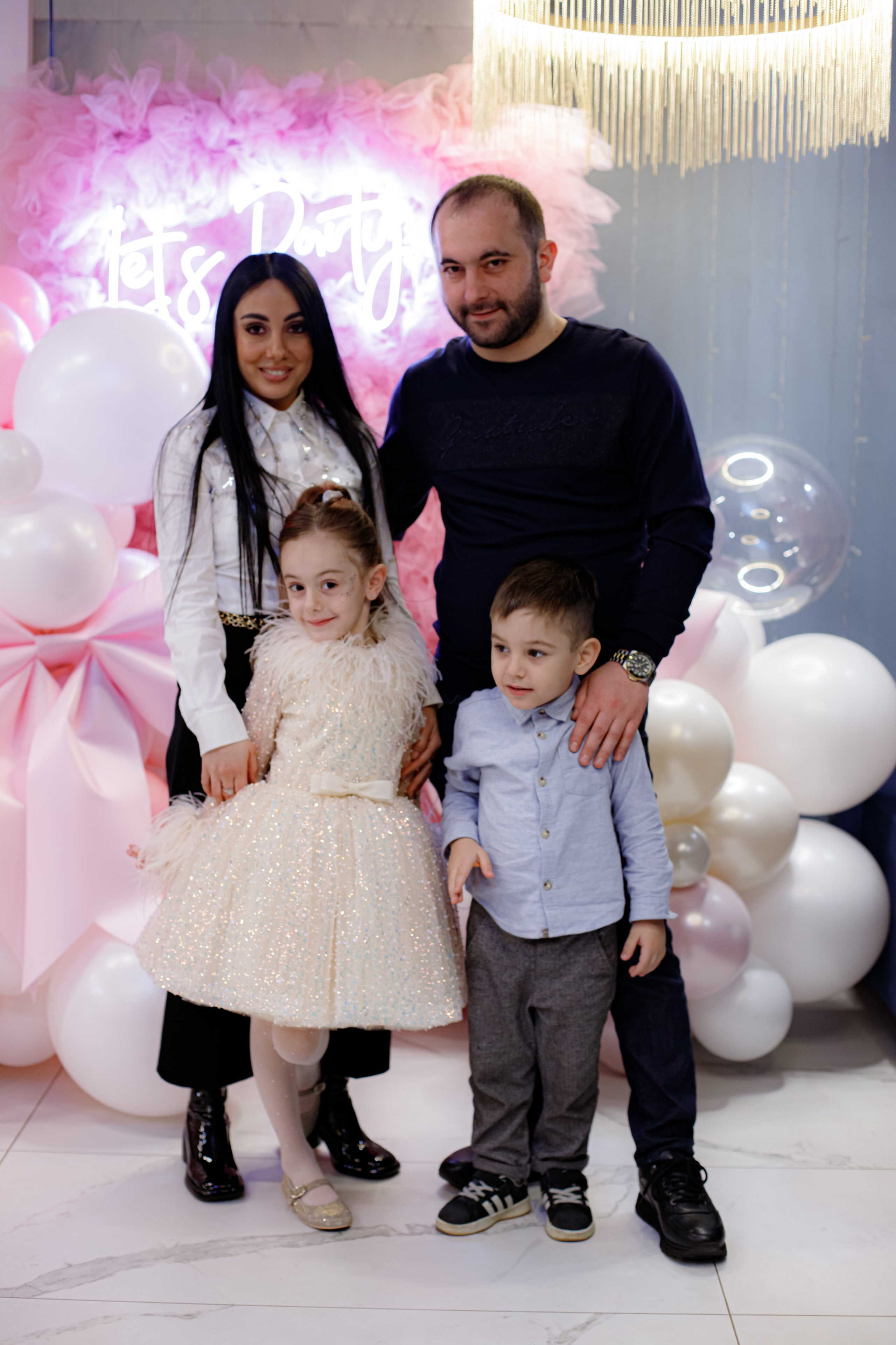 ASIA'S BIRTHDAY PARTY. Photokarish