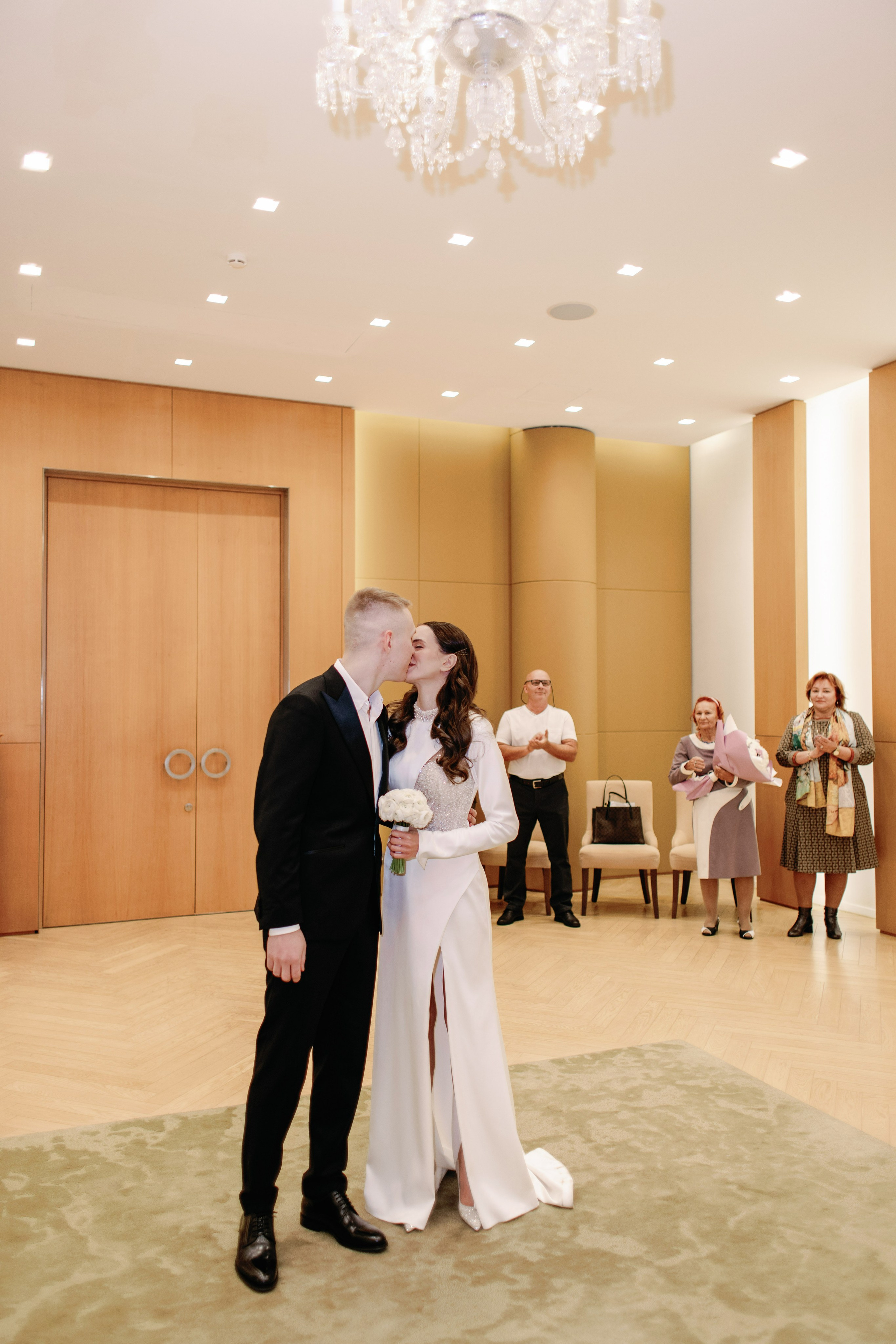 Свадьба для двоих в Москве, фотосессия на крыше, сборы, прогулка в Barvikha Luxury Village