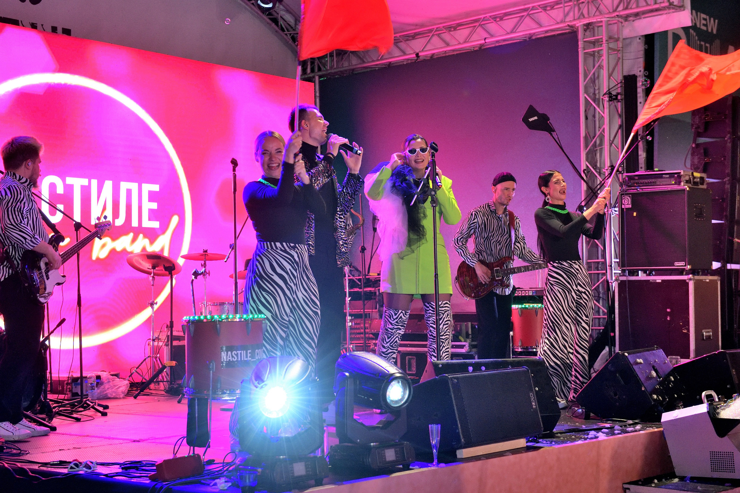 "Эмоции музыкантов во время выступления на концерте в парке "Березы".