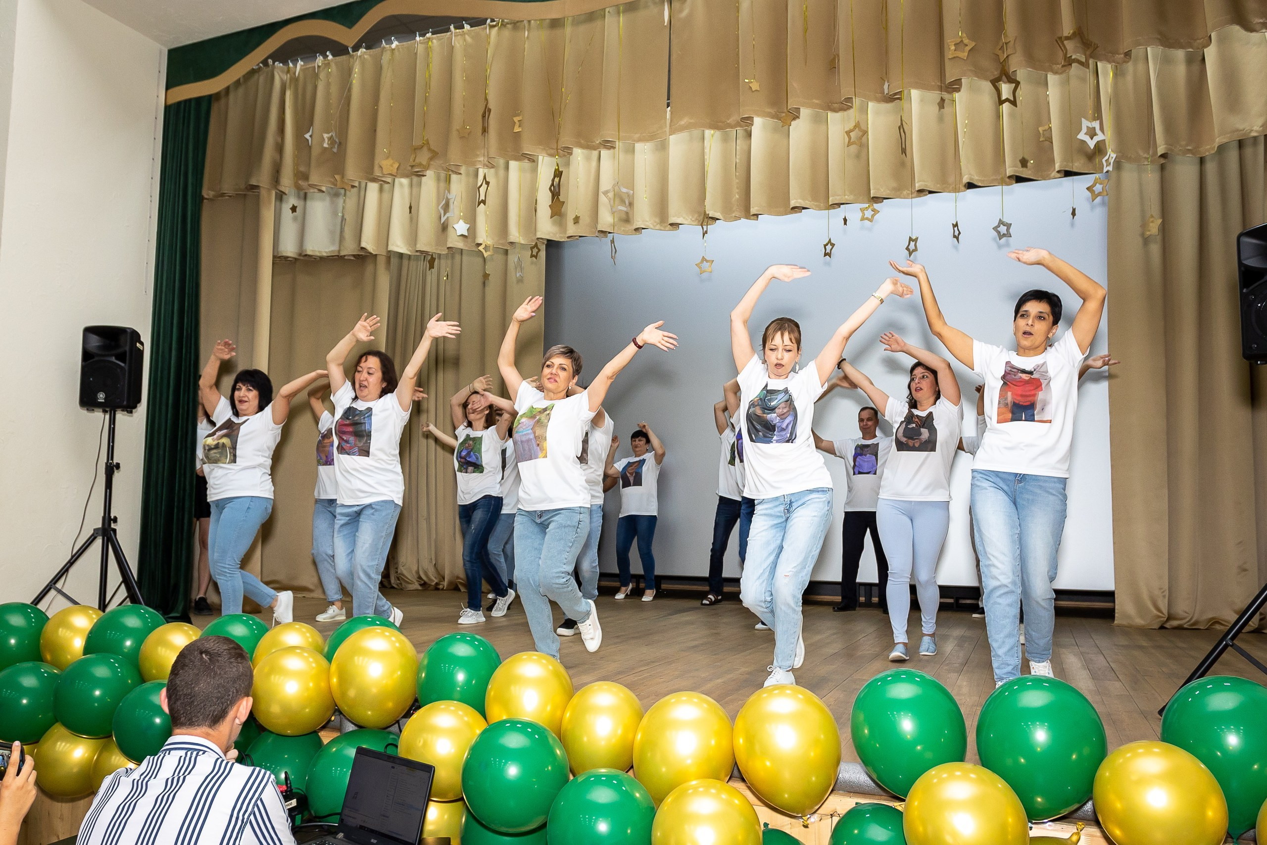 Вручение аттестата и выпускной вечер. Выпускные альбомы Майкоп, Краснодар Елена Золотарева