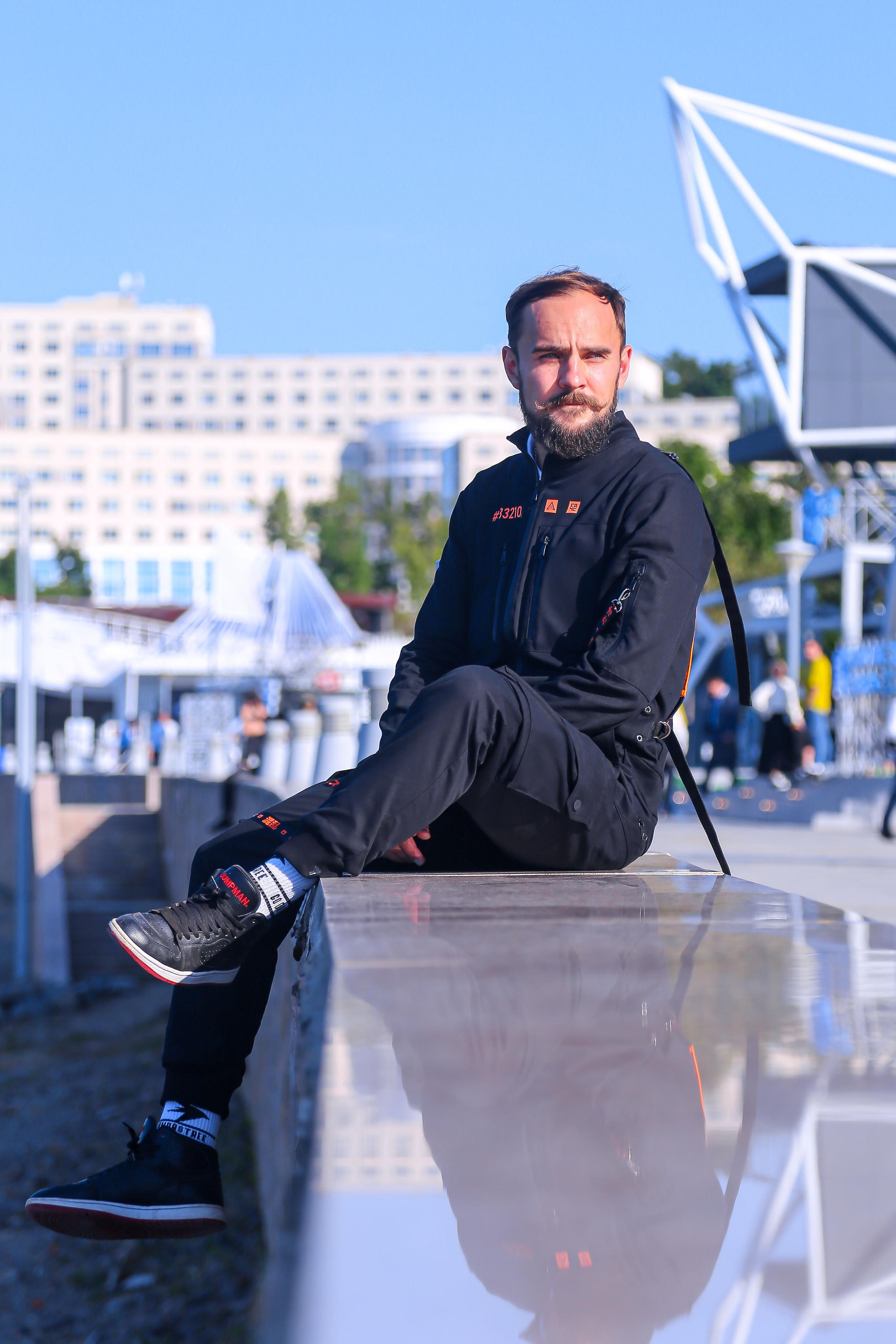 Портретная съёмка компании "Бастион" в коллаборации с одеждой. Фотограф Антон Клейнос, Владивосток