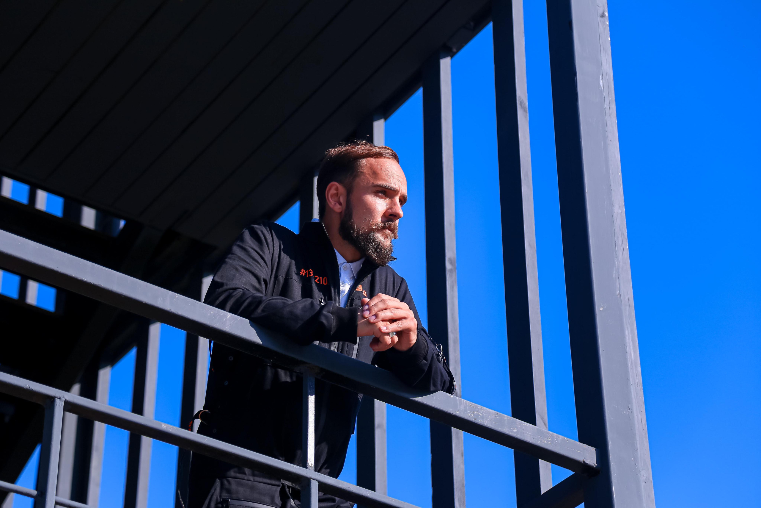 Портретная съёмка компании "Бастион" в коллаборации с одеждой. Фотограф Антон Клейнос, Владивосток