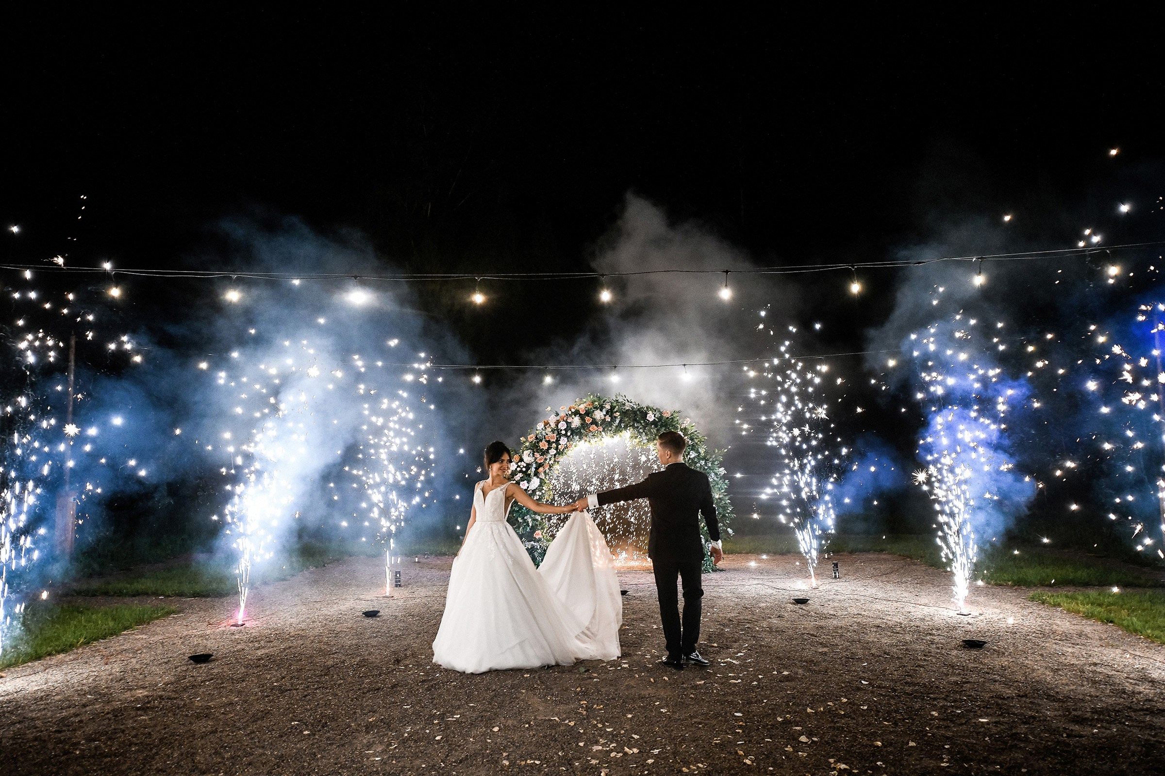 🌄 Демьян и Катя — свадьба в нацпарке "Столбы" | Веселый банкет и эпичные фото на скалах. 📸 Свадебный и семейный фотограф в Красноярске Тихомиров Евгений | 17 лет опыта | 800+ свадеб