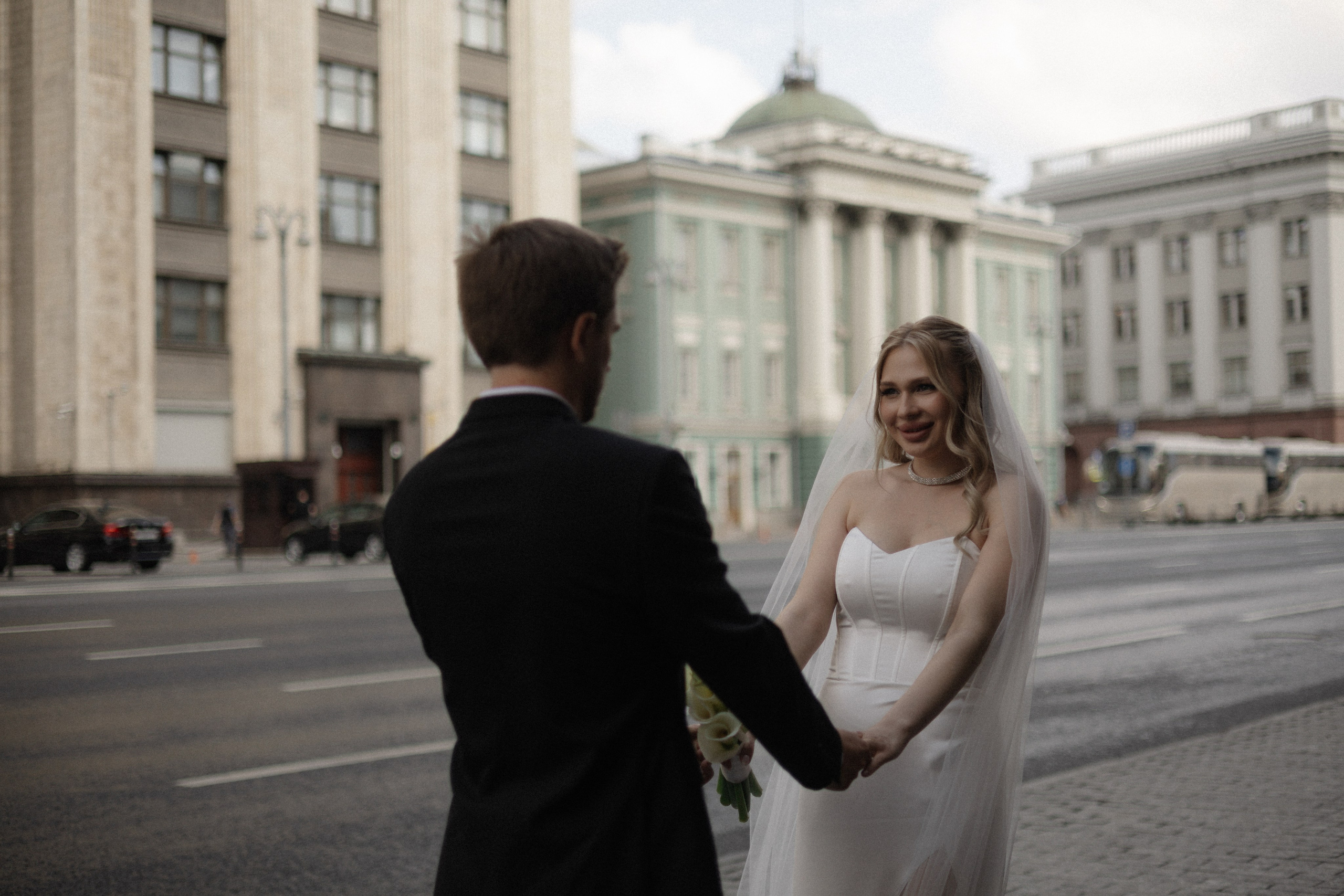 Арина и Дима. Сборы, роспись и прогулка. Свадебный и портретный фотограф в Москве Анастасия Масюк