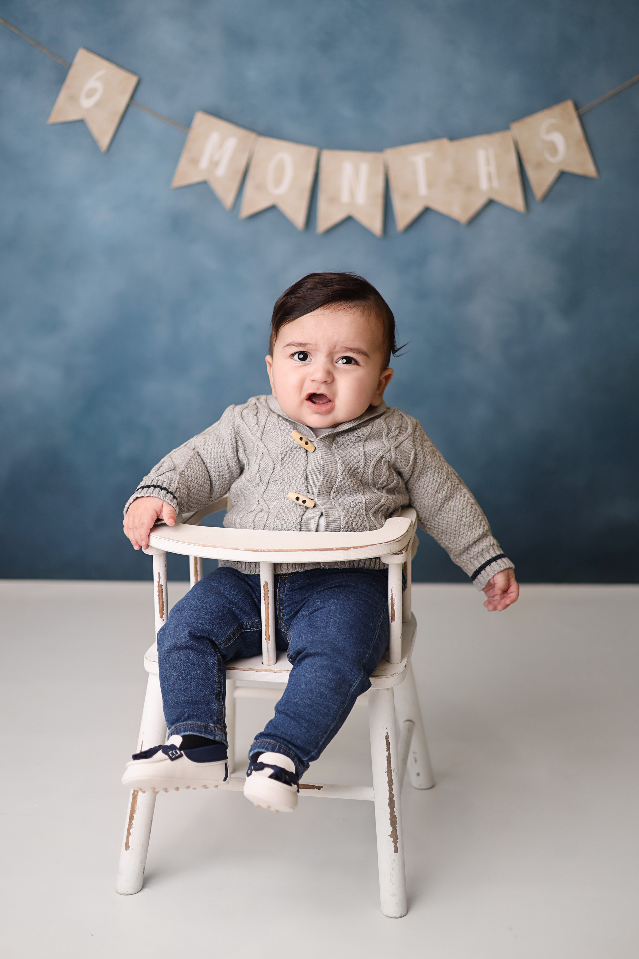 Азнавуру 6 месяцев. Фотограф новорожденных Москва. Ньюборн фотограф Москва