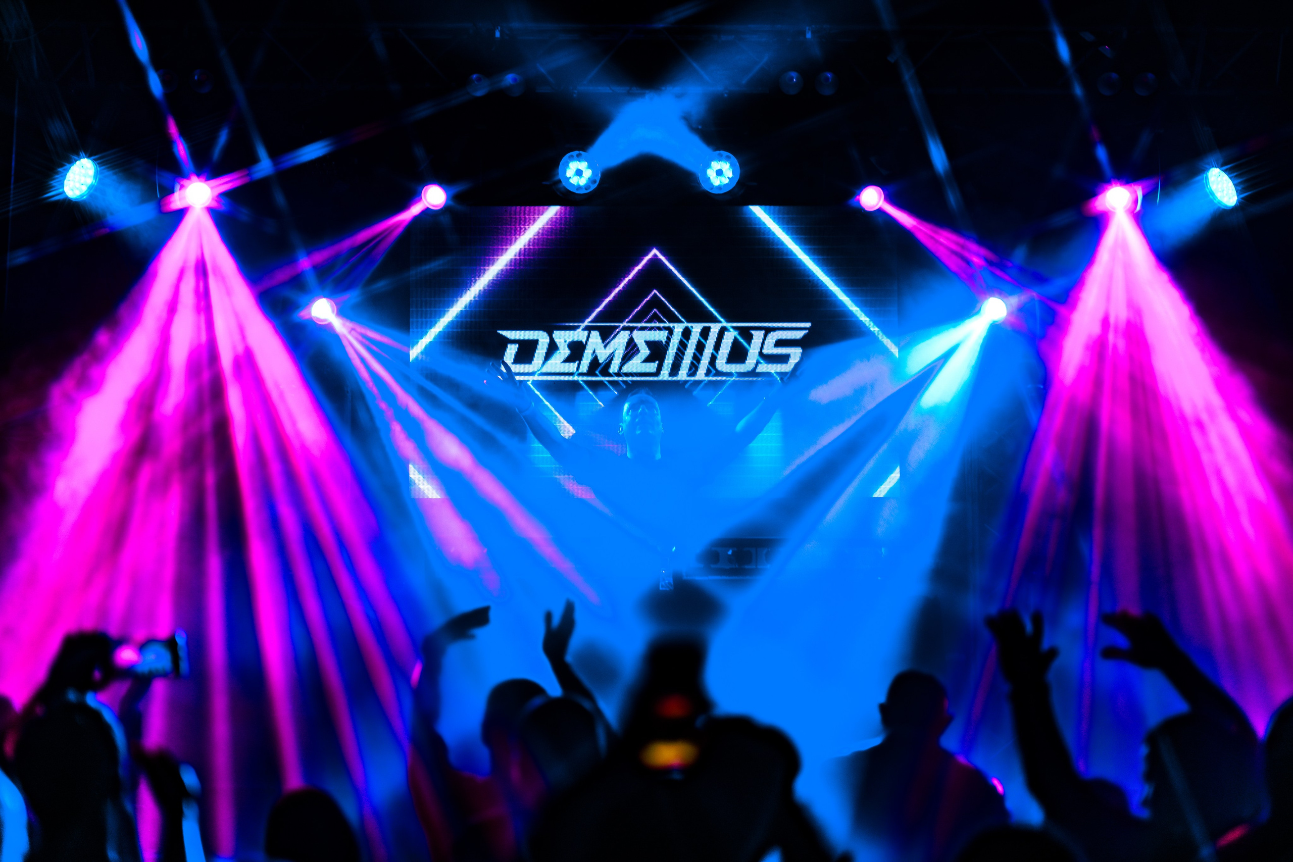 15.02.25 Suanda 450 Evolution. Репортажный фотограф Екатеринбург | Яркий, качественный репортаж | Концерты, клубы, репортаж, праздники, корпоративы