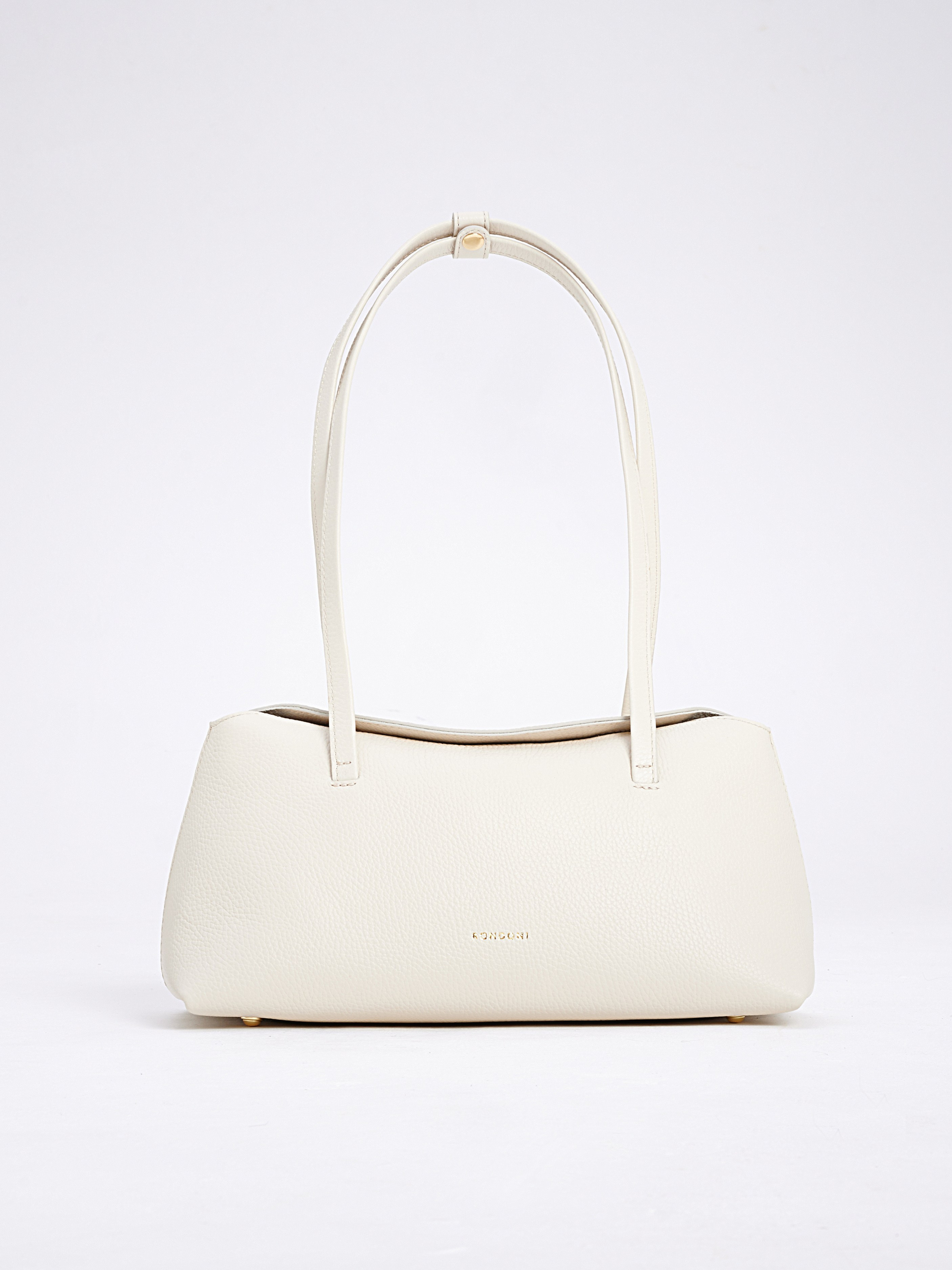 белая сумка на белом фоне