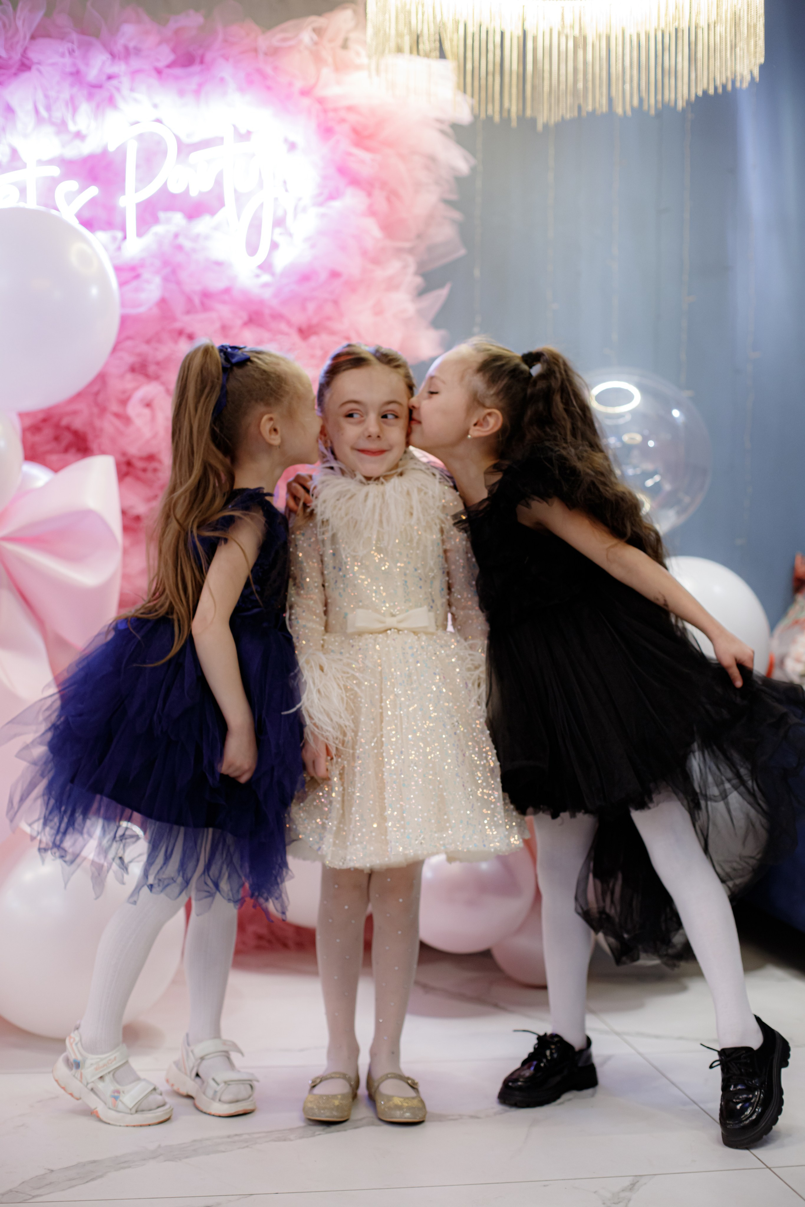 ASIA'S BIRTHDAY PARTY. Photokarish