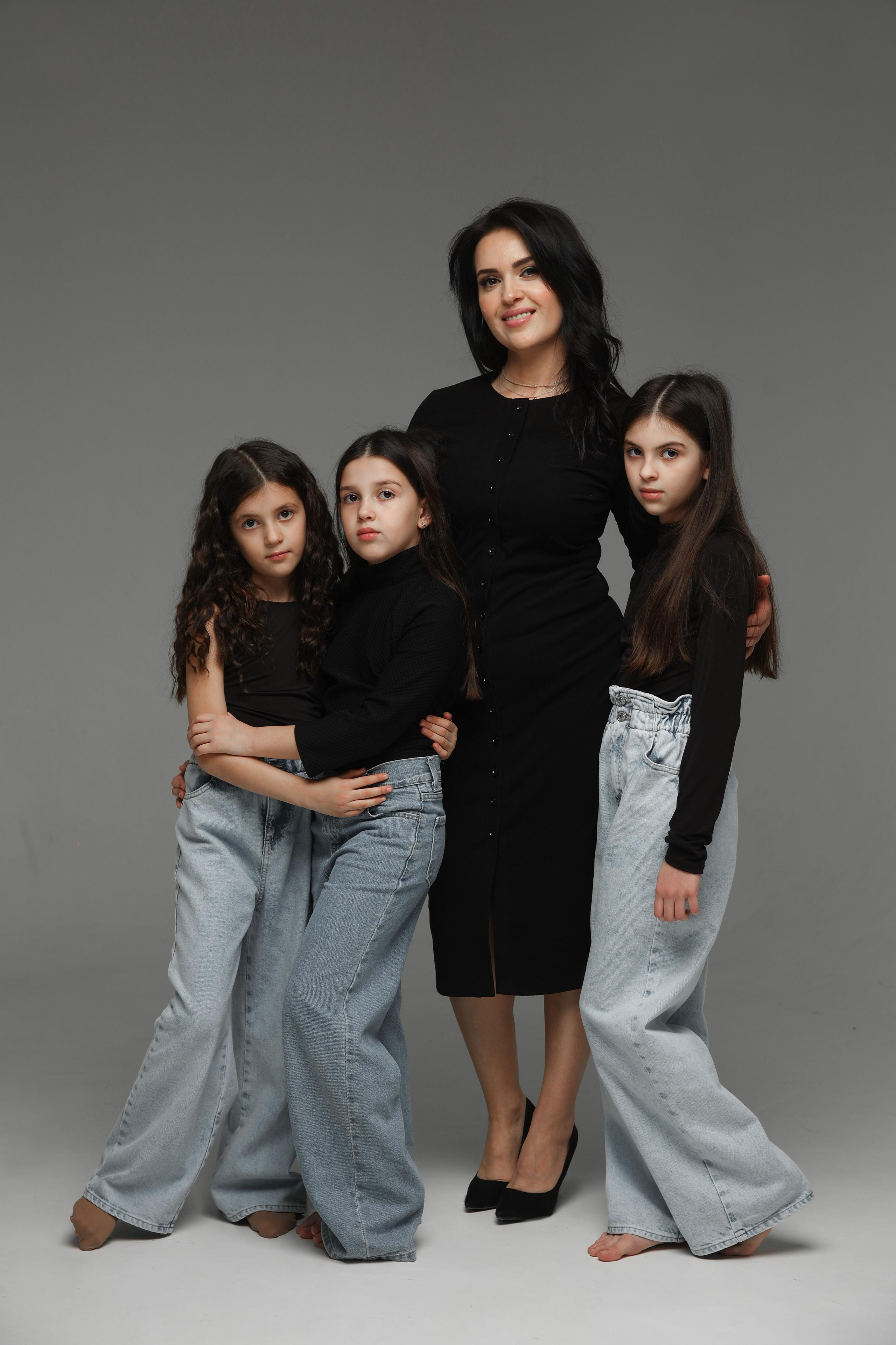 Стильная студийная фотосессия «Мама и Дочка» / семейная фотосессия. Свадебный и семейный фотограф в Сочи Денис Вялов