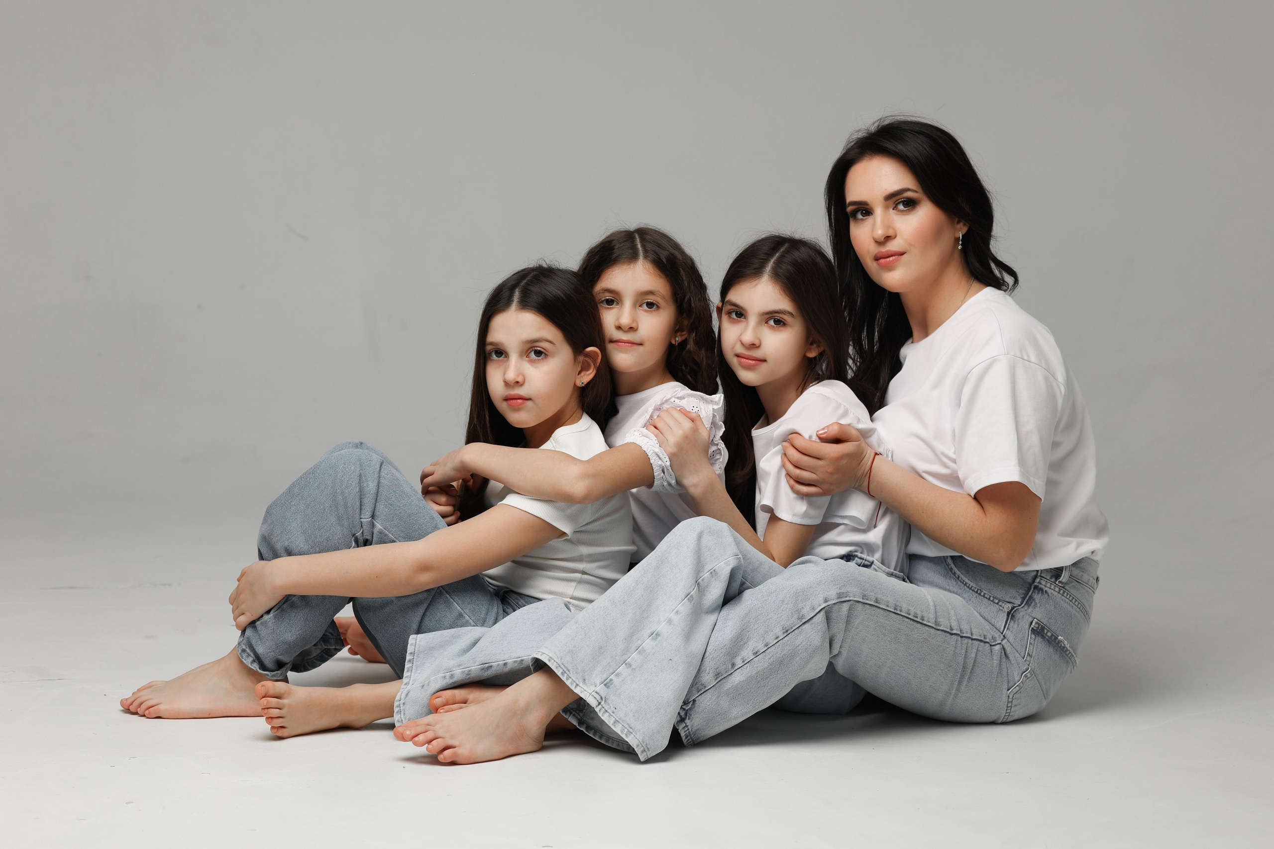 Стильная студийная фотосессия «Мама и Дочка» / семейная фотосессия. Свадебный и семейный фотограф в Сочи Денис Вялов