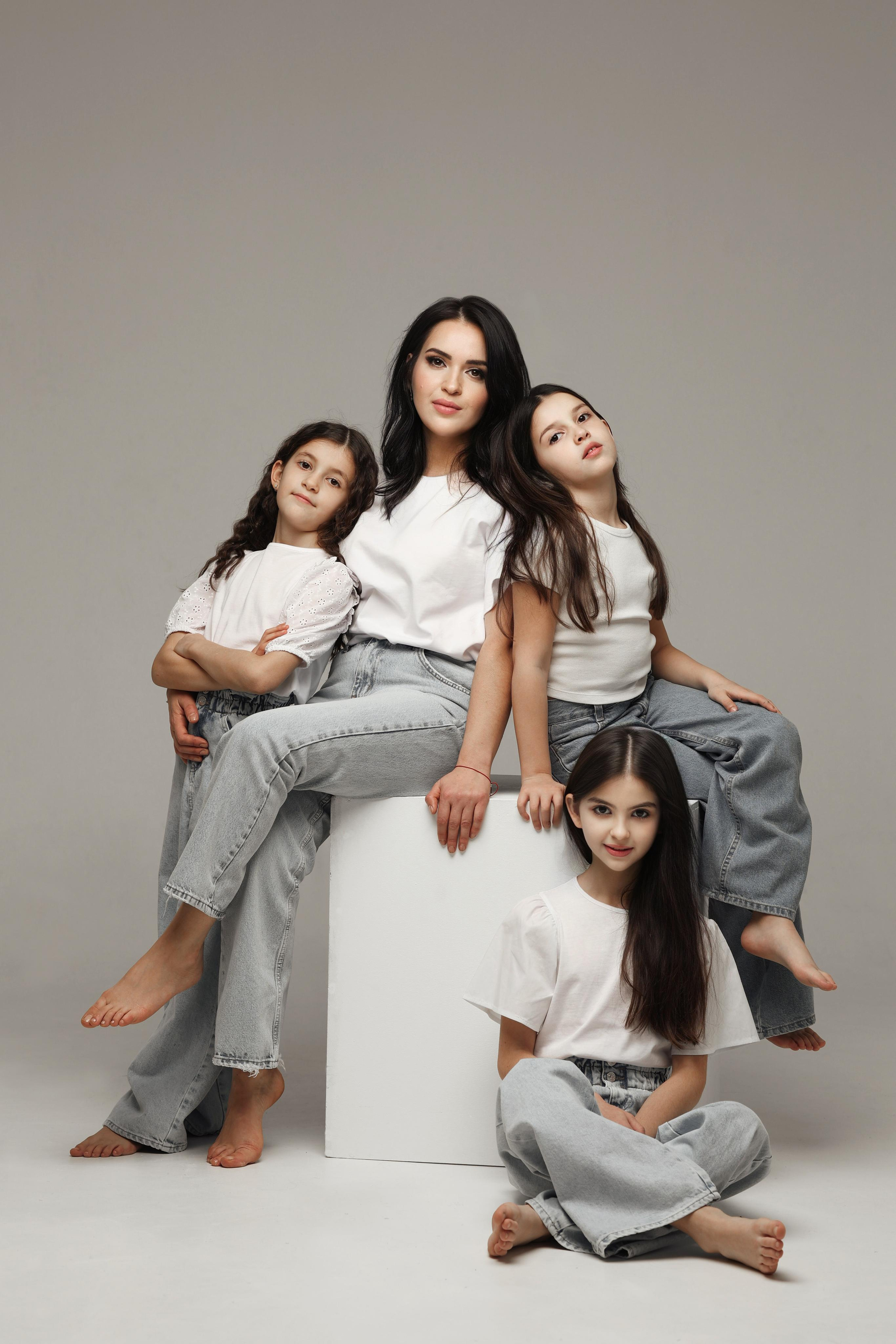 Стильная студийная фотосессия «Мама и Дочка» / семейная фотосессия. Свадебный и семейный фотограф в Сочи Денис Вялов