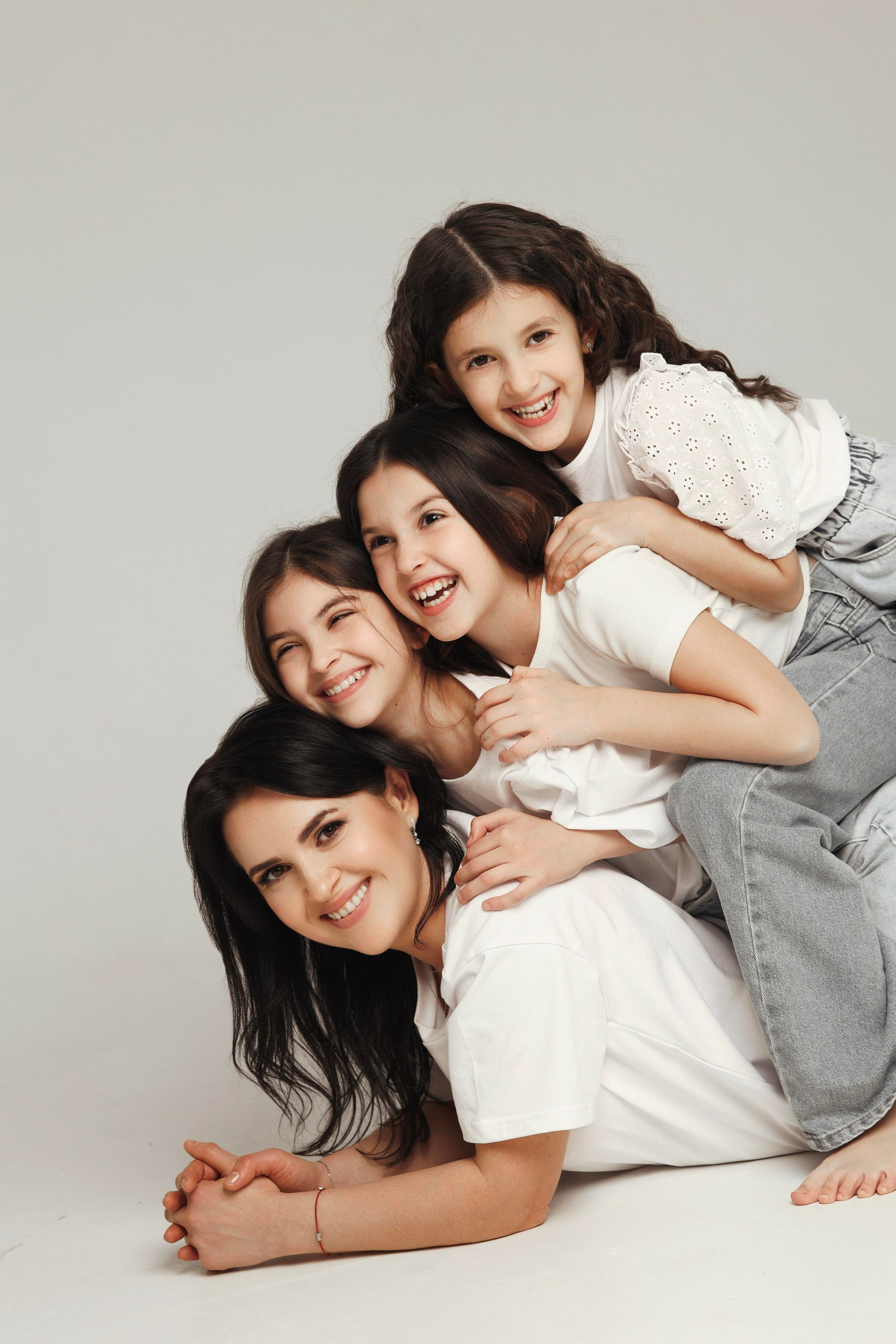 Стильная студийная фотосессия «Мама и Дочка» / семейная фотосессия. Свадебный и семейный фотограф в Сочи Денис Вялов