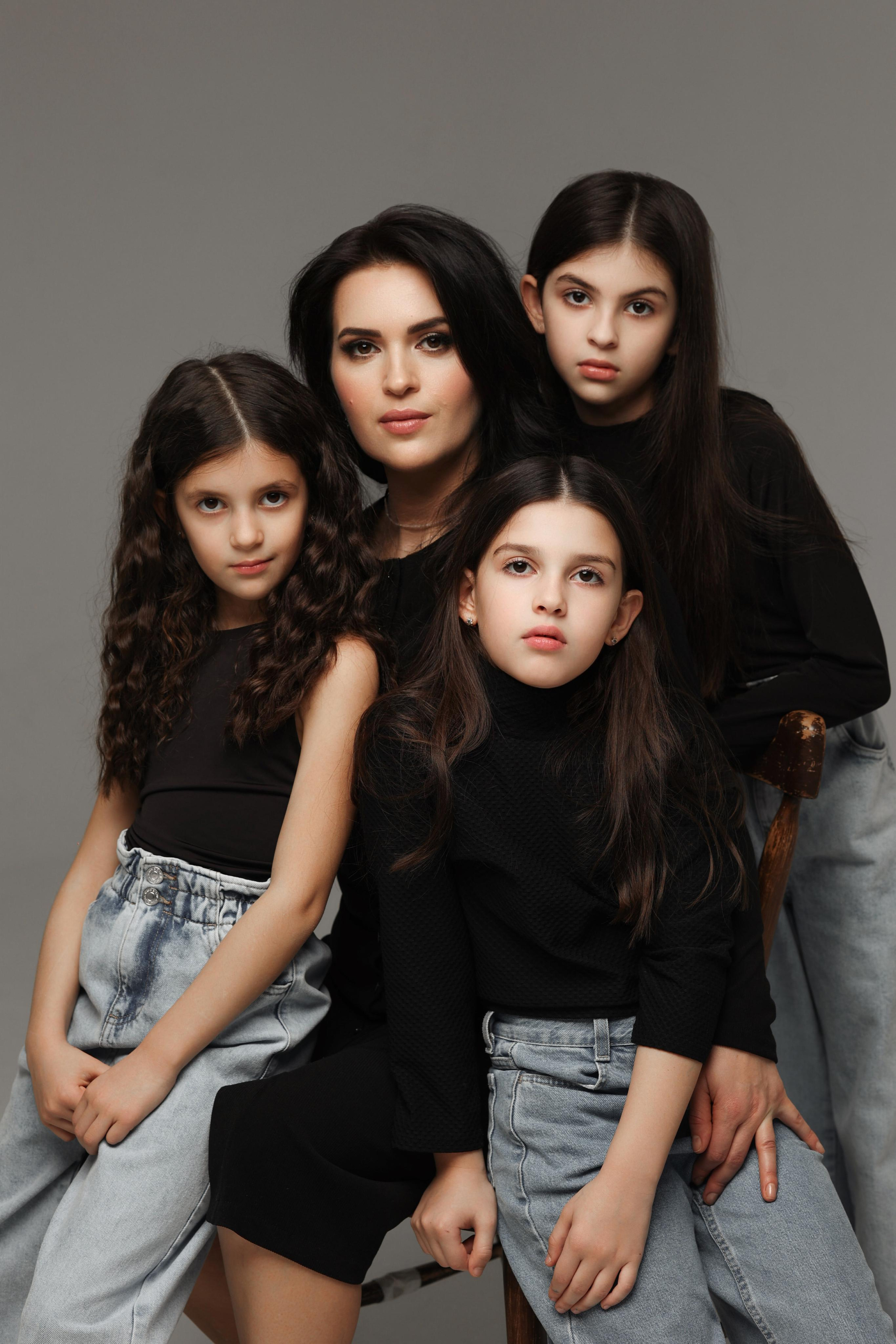 Стильная студийная фотосессия «Мама и Дочка» / семейная фотосессия. Свадебный и семейный фотограф в Сочи Денис Вялов