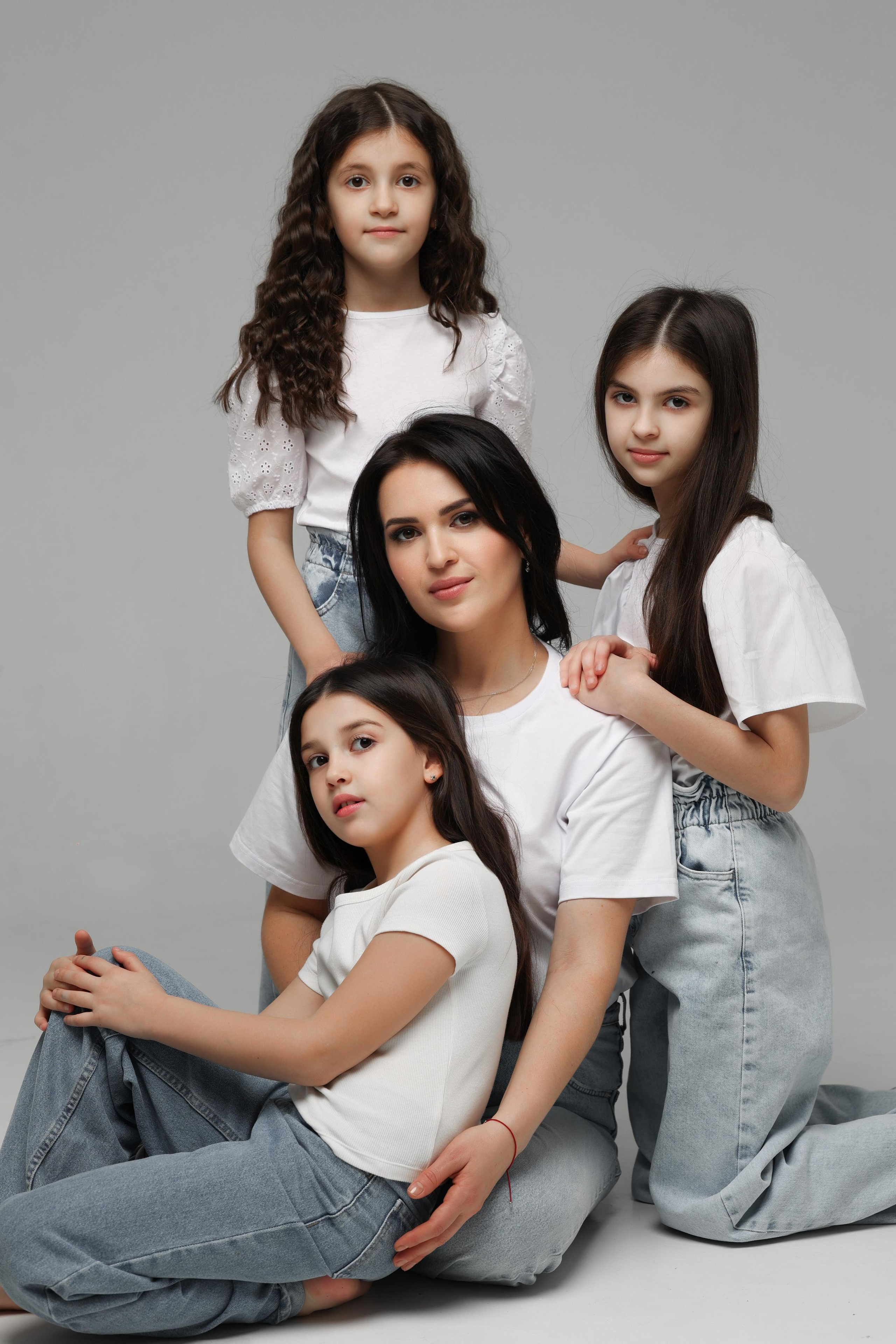 Стильная студийная фотосессия «Мама и Дочка» / семейная фотосессия. Свадебный и семейный фотограф в Сочи Денис Вялов