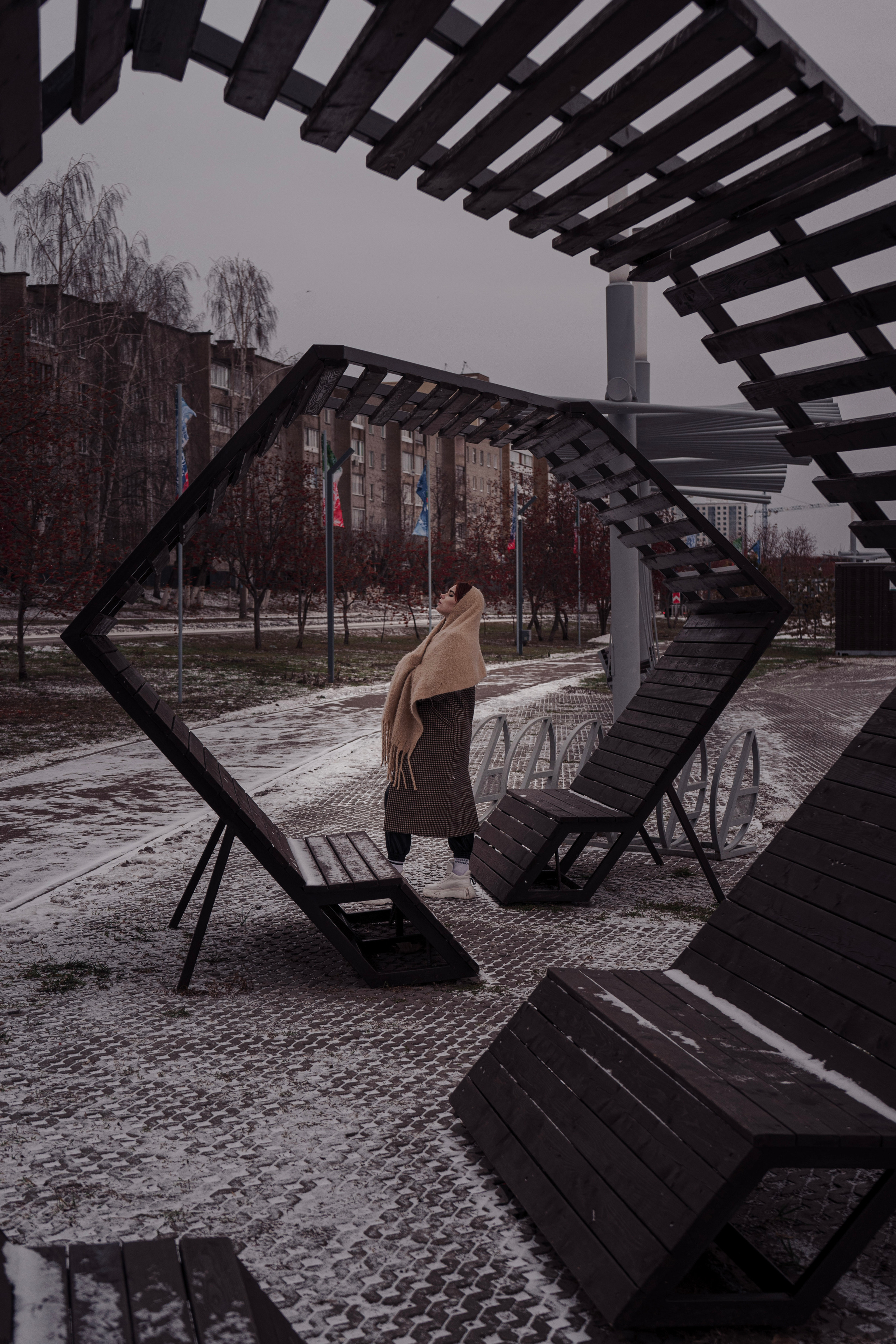 Фотосессия на набережной с рябиной Питер. Портретный фотограф в Санкт-Петербурге Дори Милиева