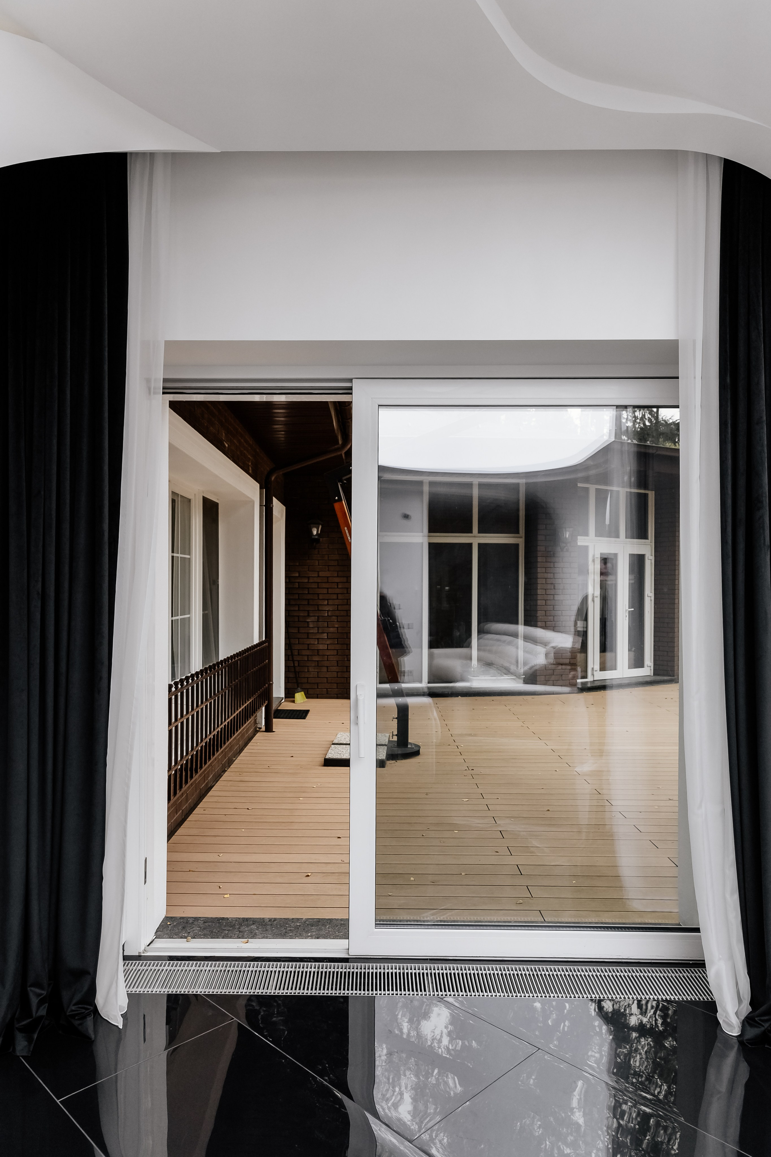 Частный дом остекление Frameless. Профессиональный фотограф Инесса Новикова в Москве