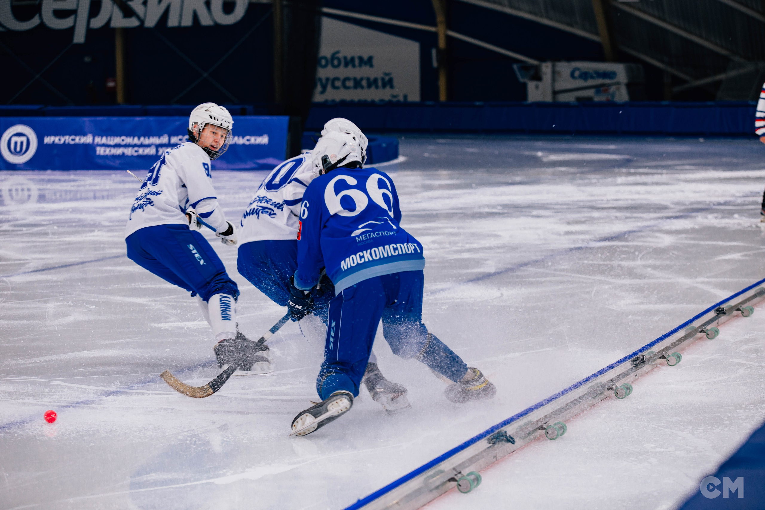 Чемпионат Студенческой спортивной лиги. Ковалёв хоккея с мячом. Репортажный фотограф в Иркутске — Ярослав Ковалёв