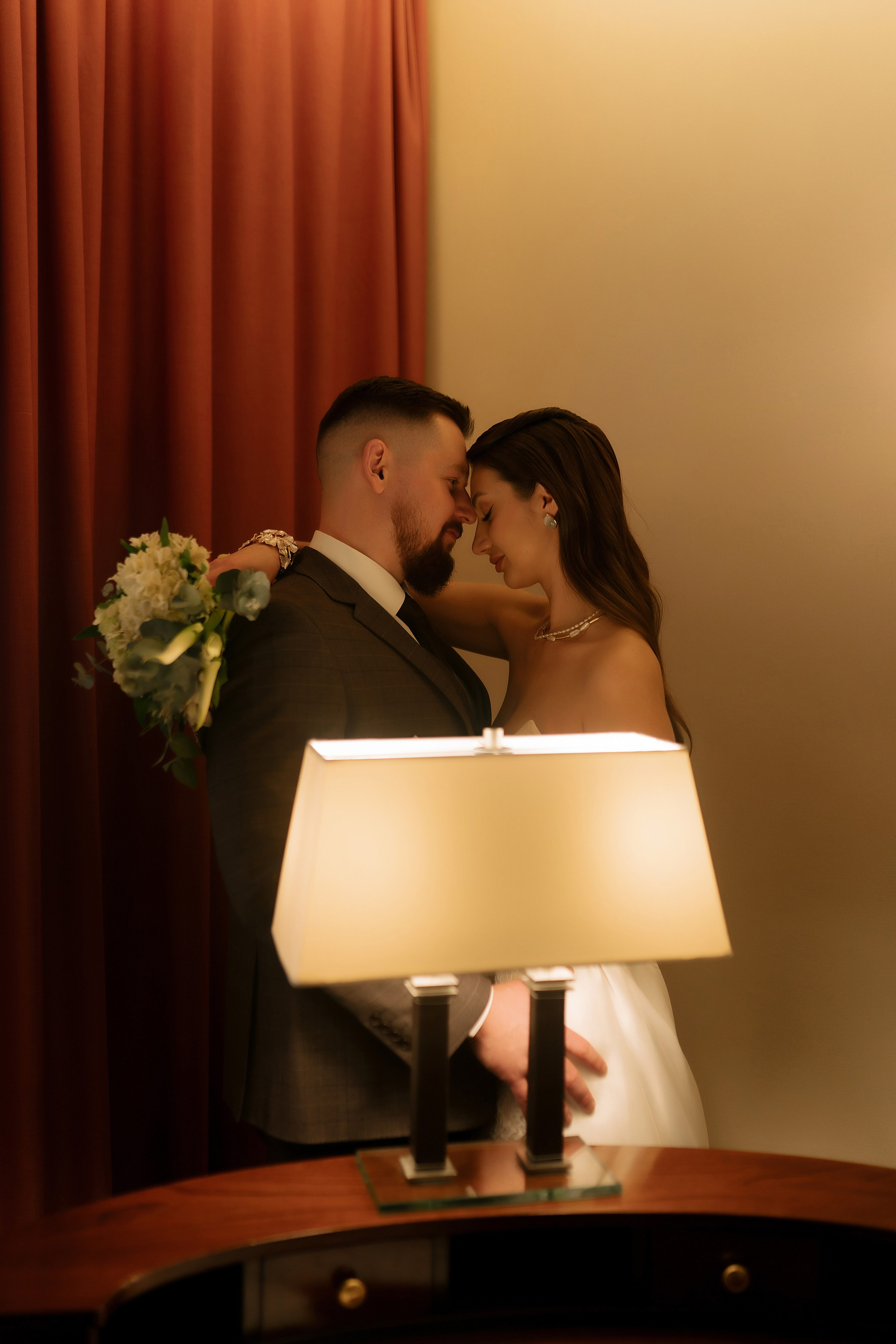 Утро жениха и невесты | Арина и Игорь в отеле Арт-бутик в Воронеже. Фотограф Карина Шмулёва. Воронеж и область