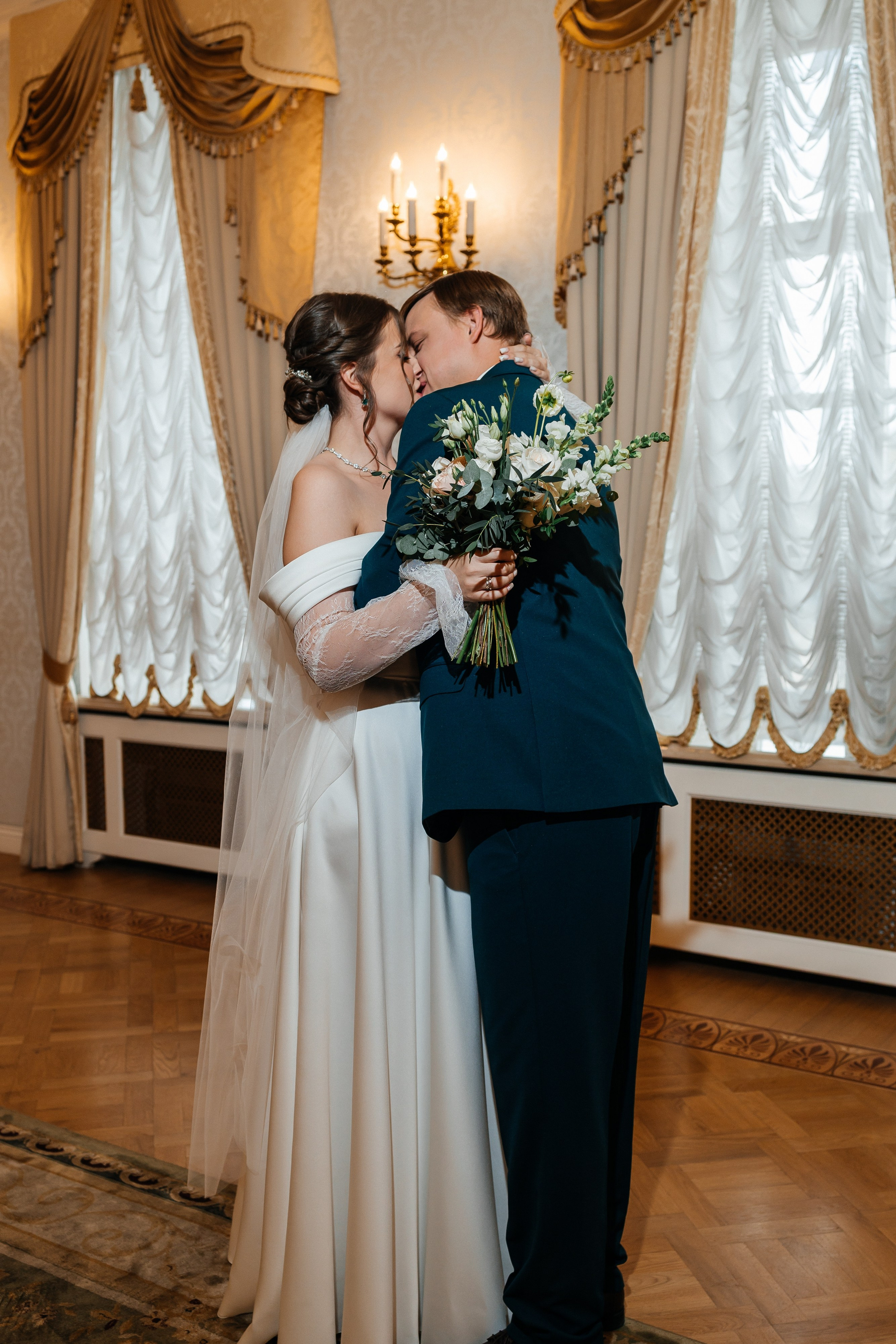 Свадебная прогулка на корабле. Олег Сверчков | Свадебный фотограф Вологда