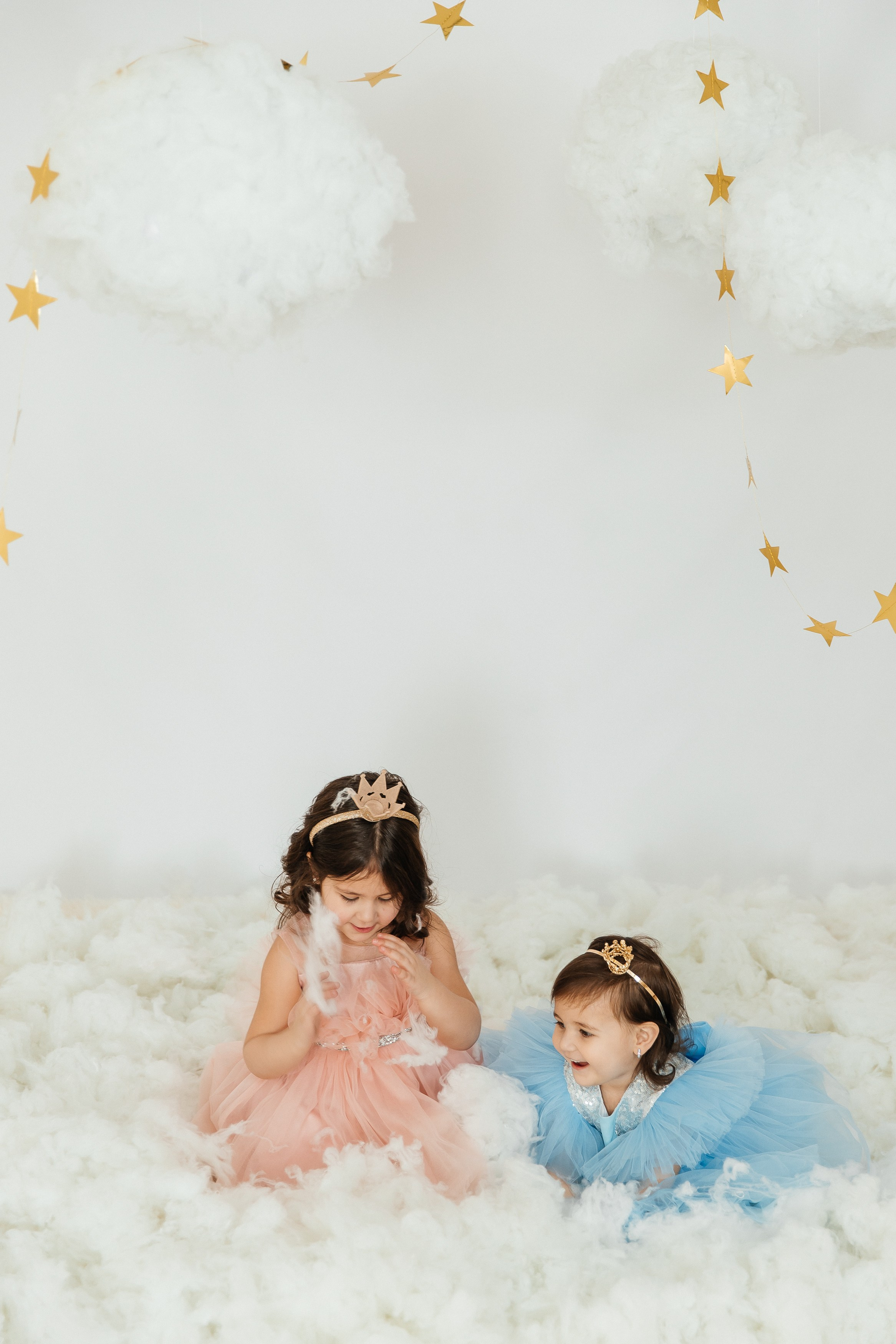 Маюша и Милаша в облаках. Воронистая Анастасия. Фотограф Якутия, Томпонский район