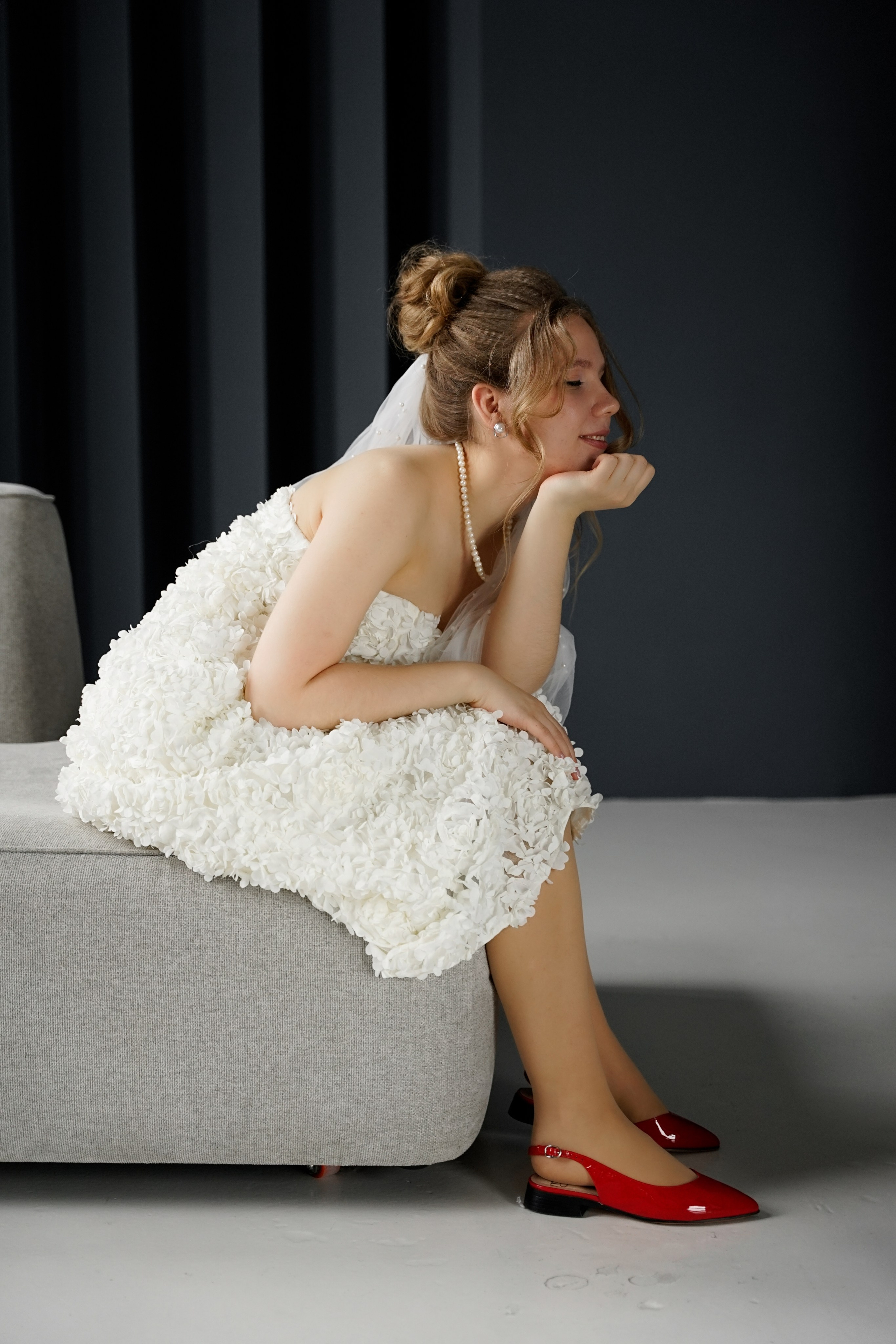 Фотосессия в необычном образе для жениха и невесты