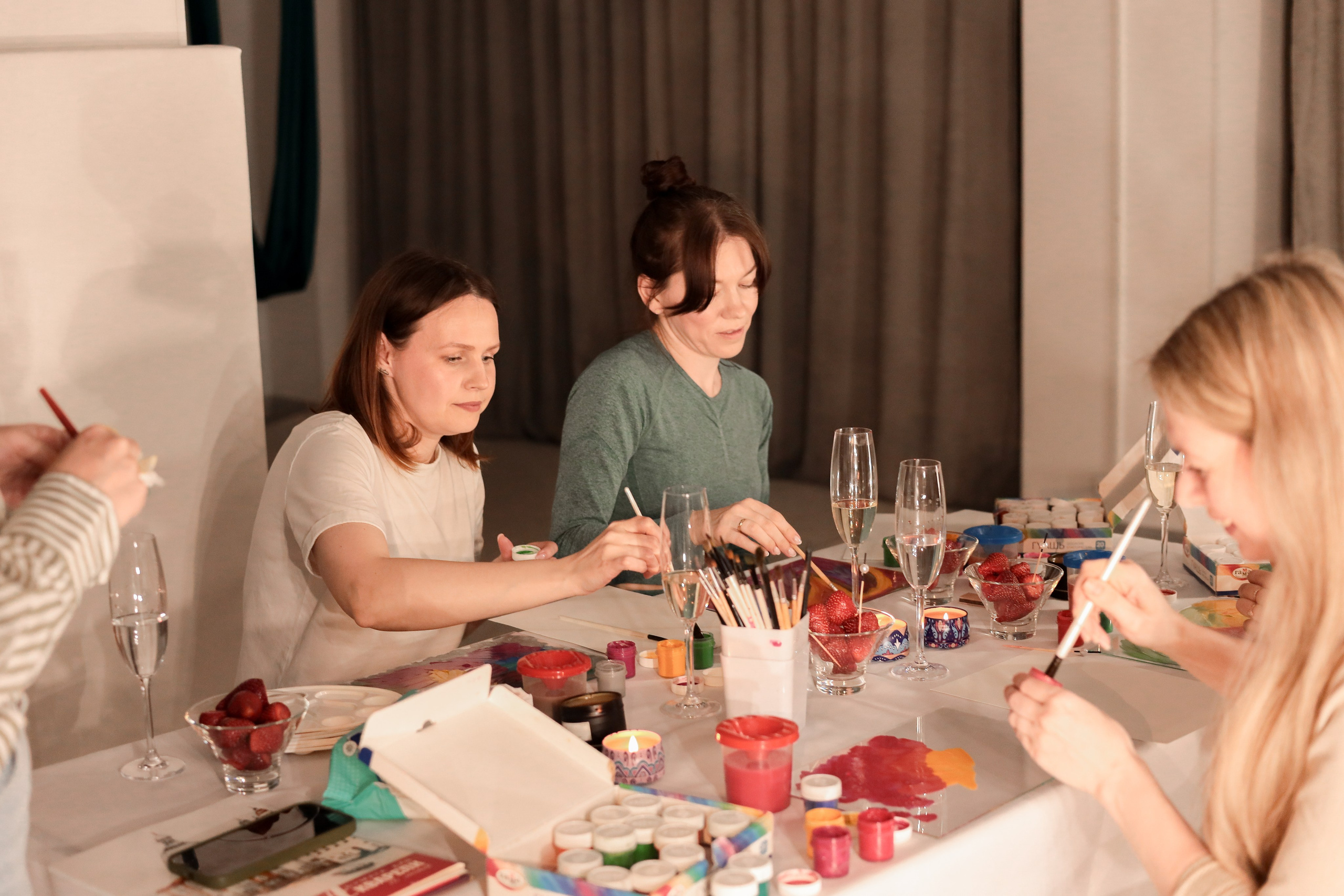 Арт-терапия + аэройога. Фотограф Надршина Лилия