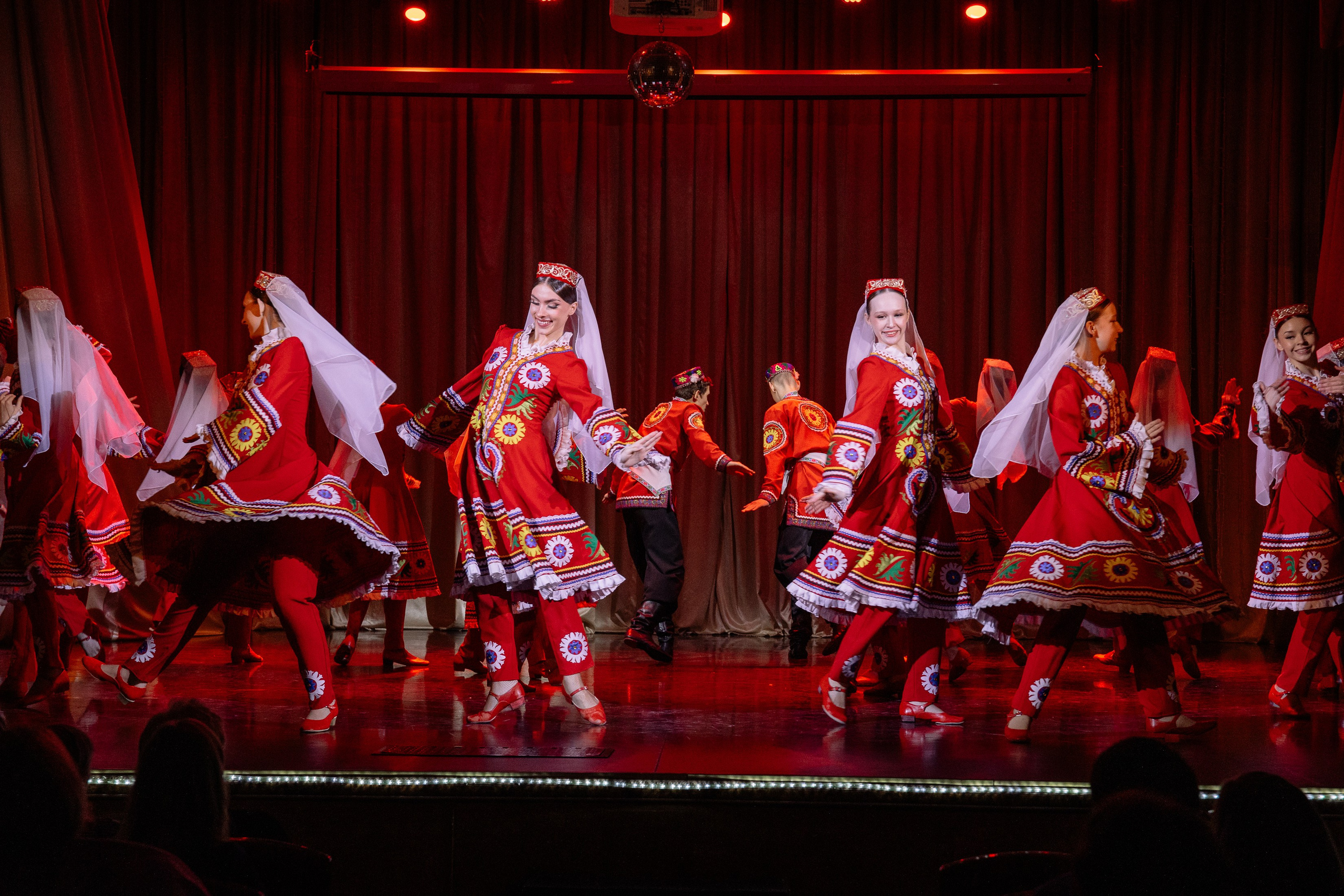 Сибирские узоры ДК Ефремова. Фотограф Юлия Мальцева