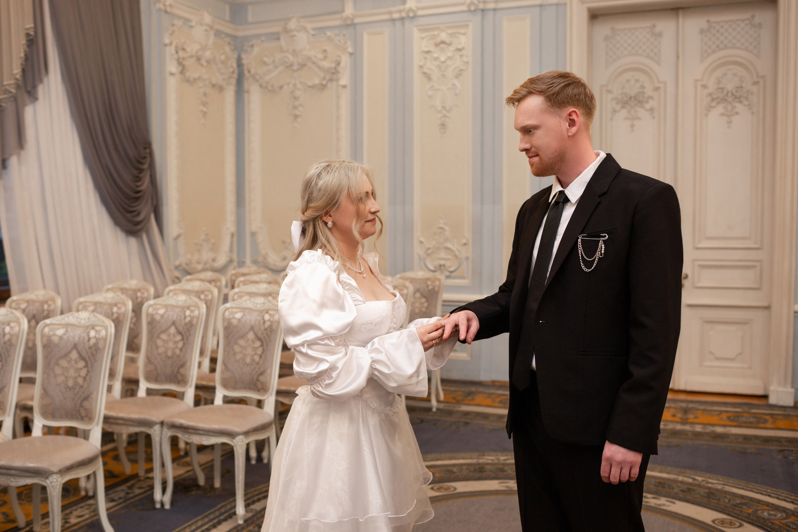 Свадебная фотопрогулка по улицам Петербурга. Свадебный фотограф Кирилл Белый