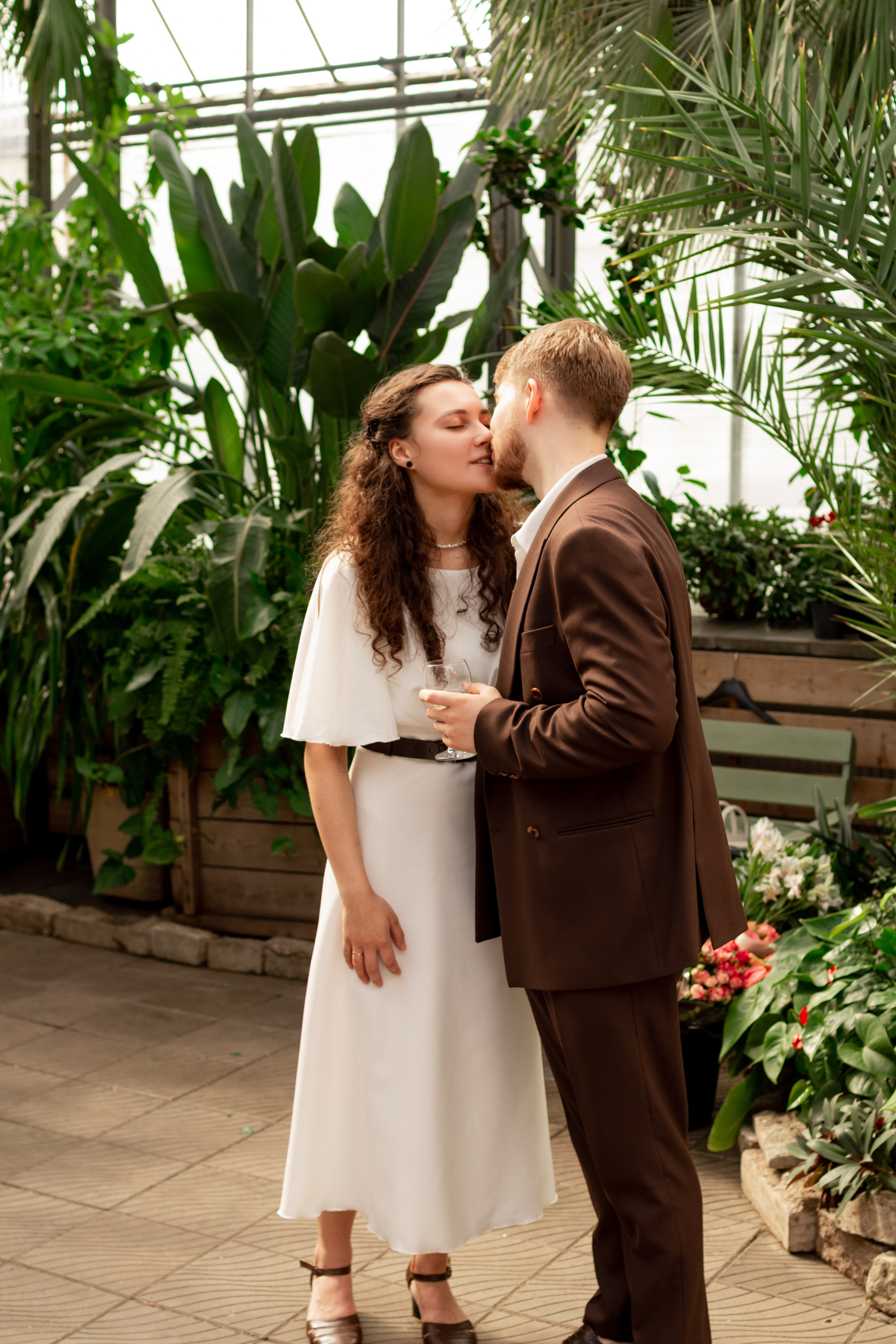 Выездная регистрация в Оранжерее Таврического сада. Свадебный фотограф Кирилл Белый