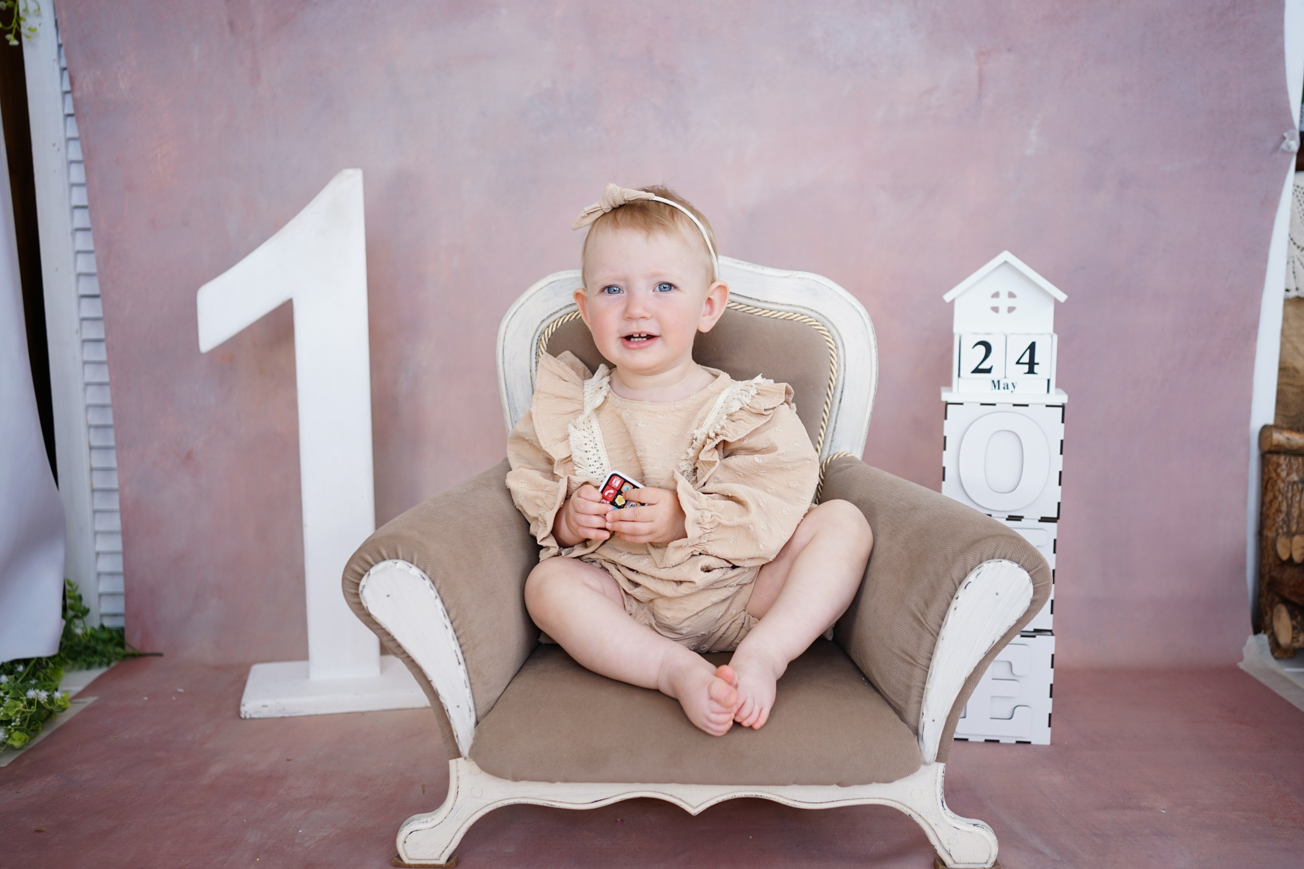 Фотозоны на ХОЛСТЕ. Детская Фотостудия ГОДОВАСИКИ в Санкт-Петербурге фотосесия на годик