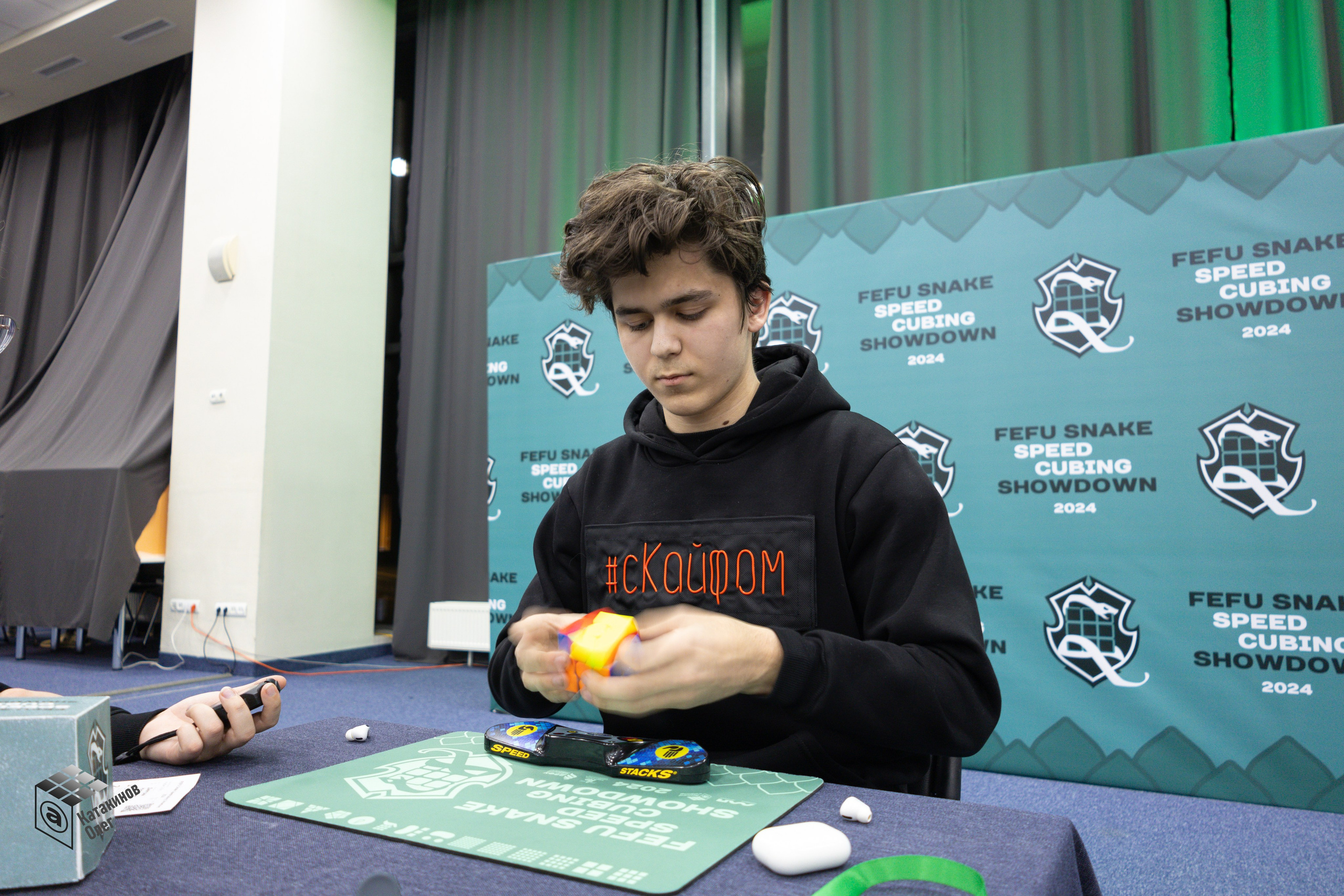 FEFU Snake Speedcubing Showdown 2024. Олег Катакинов| Репортажный фотограф в городе у моря (Владивосток)