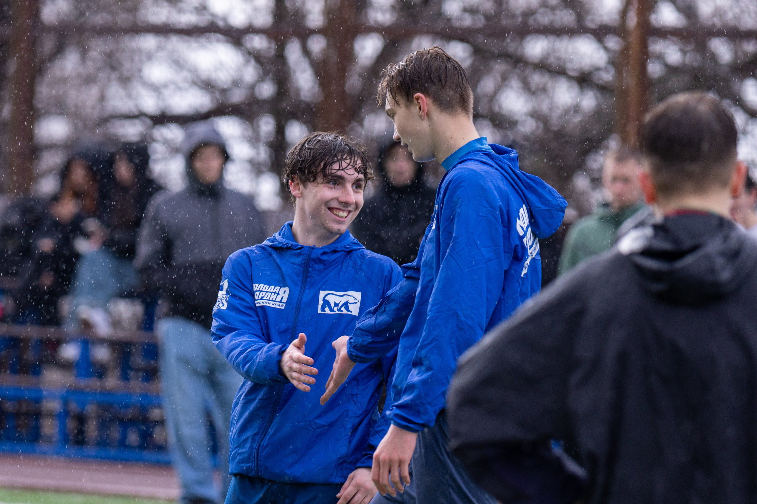 Товарищеский матч по футболу между ФК «Молодая Гвардия» и ФК «Культура». Олег Катакинов| Репортажный фотограф в городе у моря (Владивосток)