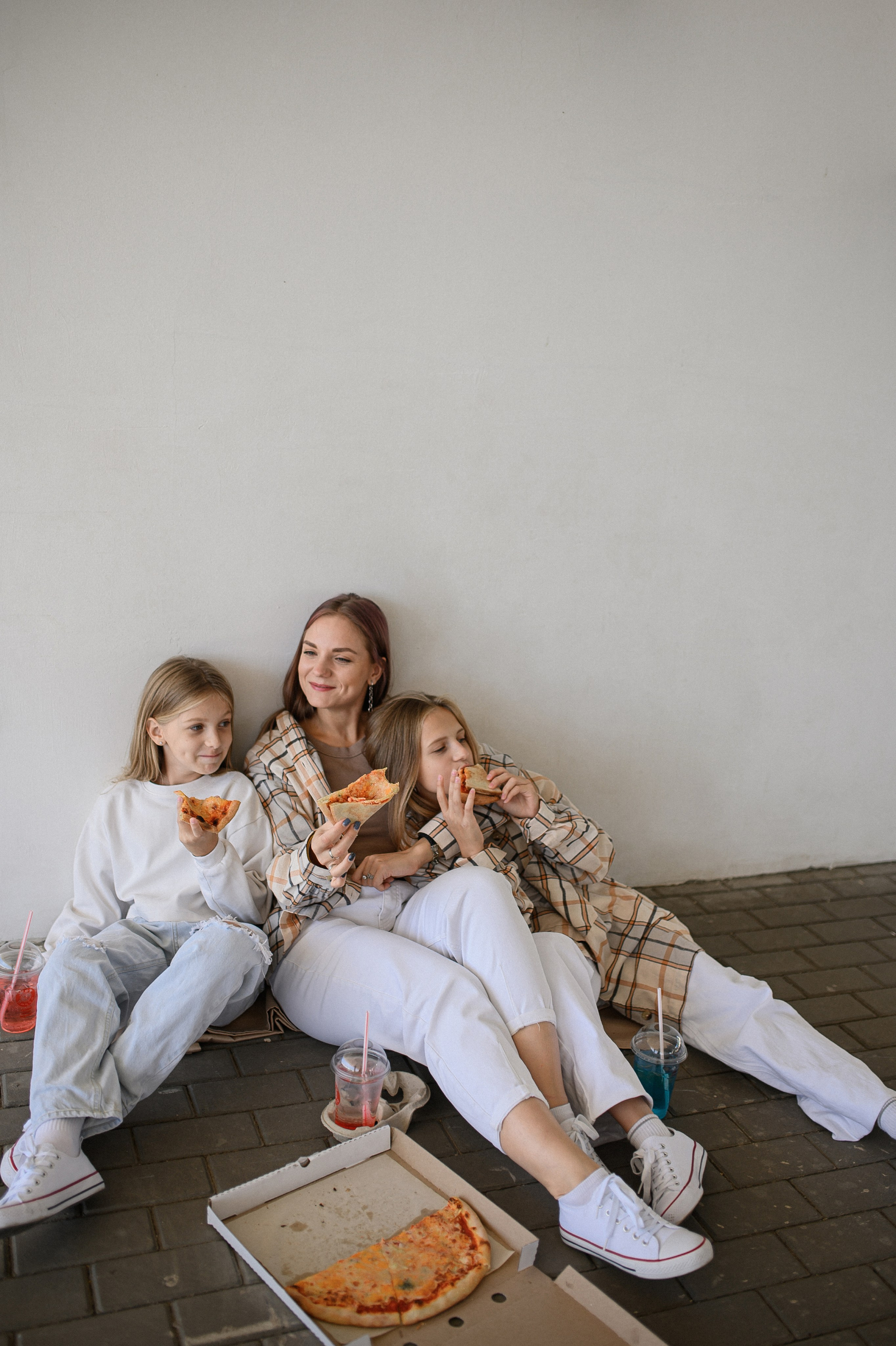 Марина и девочки. Www.ostermiller.ru