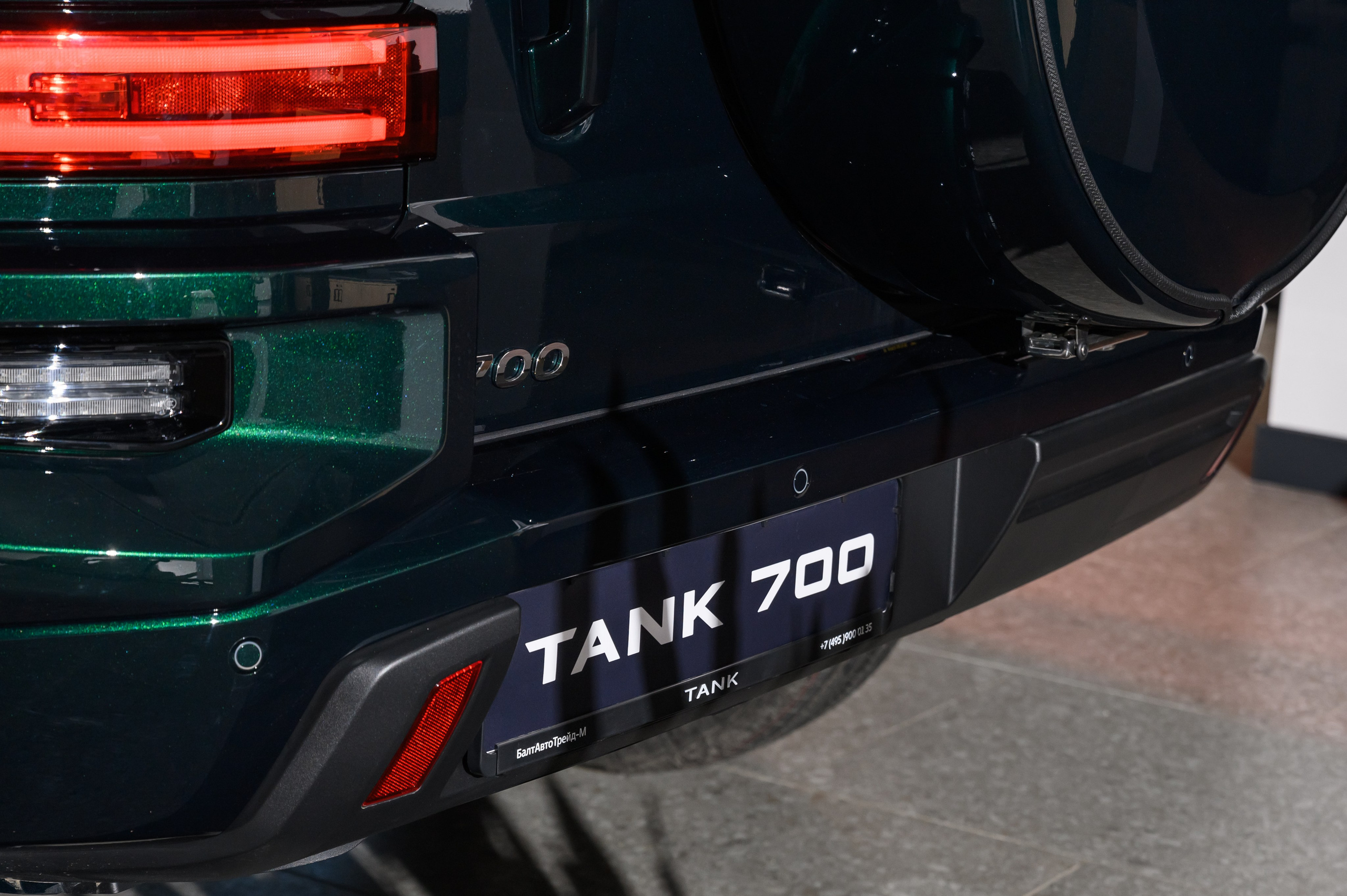 Автосалон Танк. Свадебный фотограф Москва Юрий Кульман