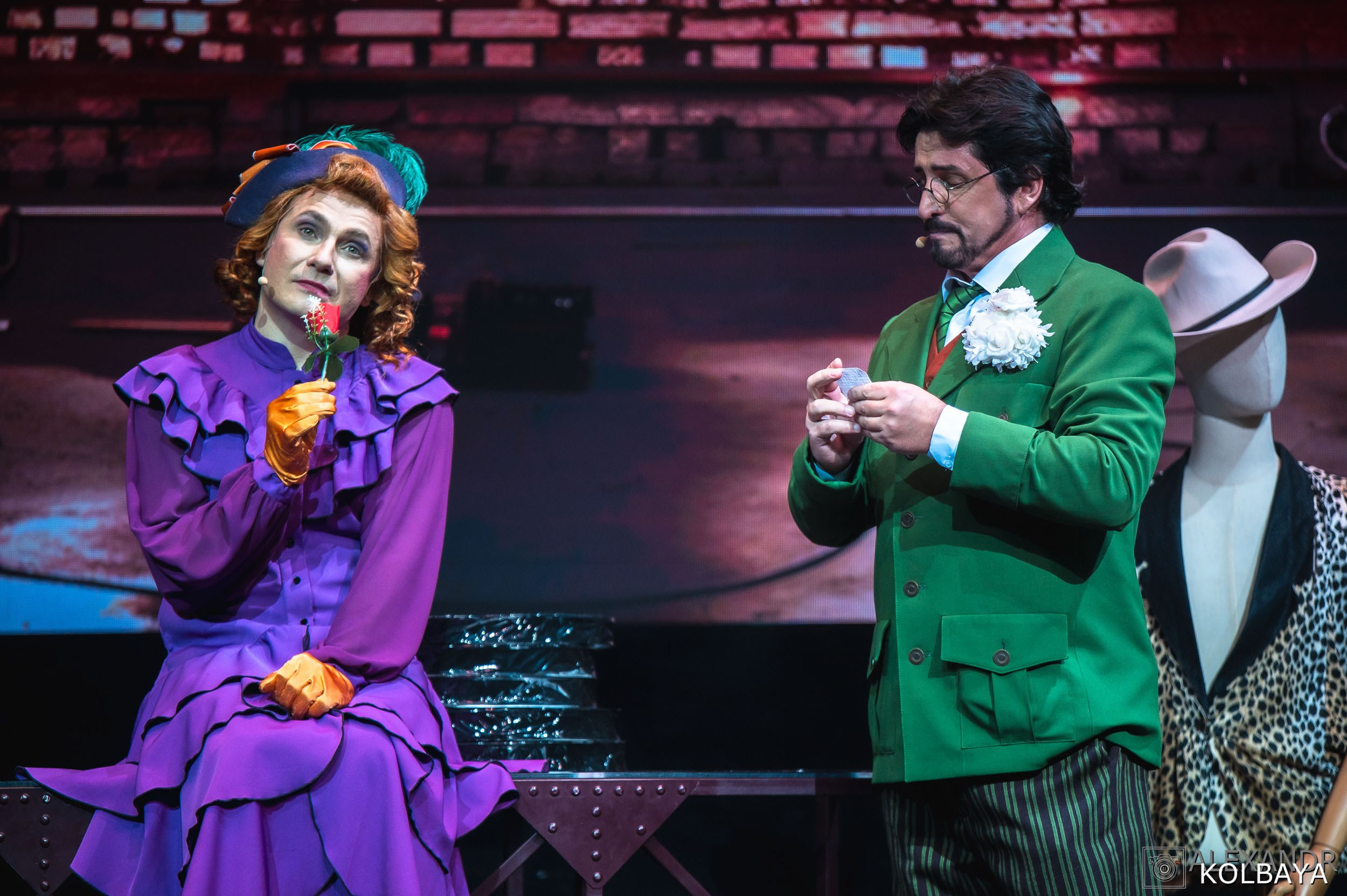 Фотографии со спектакля «Привет, я тетя Чарли». Концертный и театральный репортажный фотограф в Москве Александр Колбая