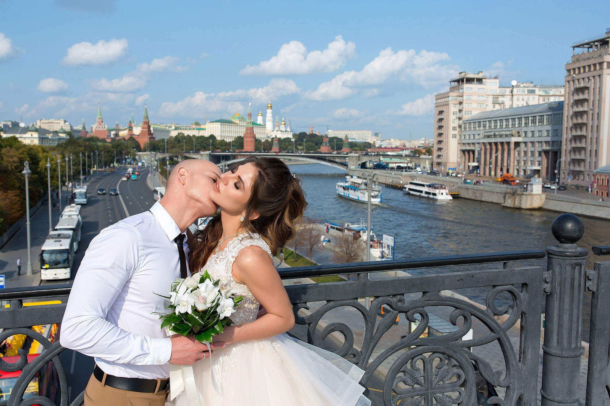 Прогулка, фотосессия жениха и невесты. Свадебная съемка. Фотограф в Москве Валерий Боцман