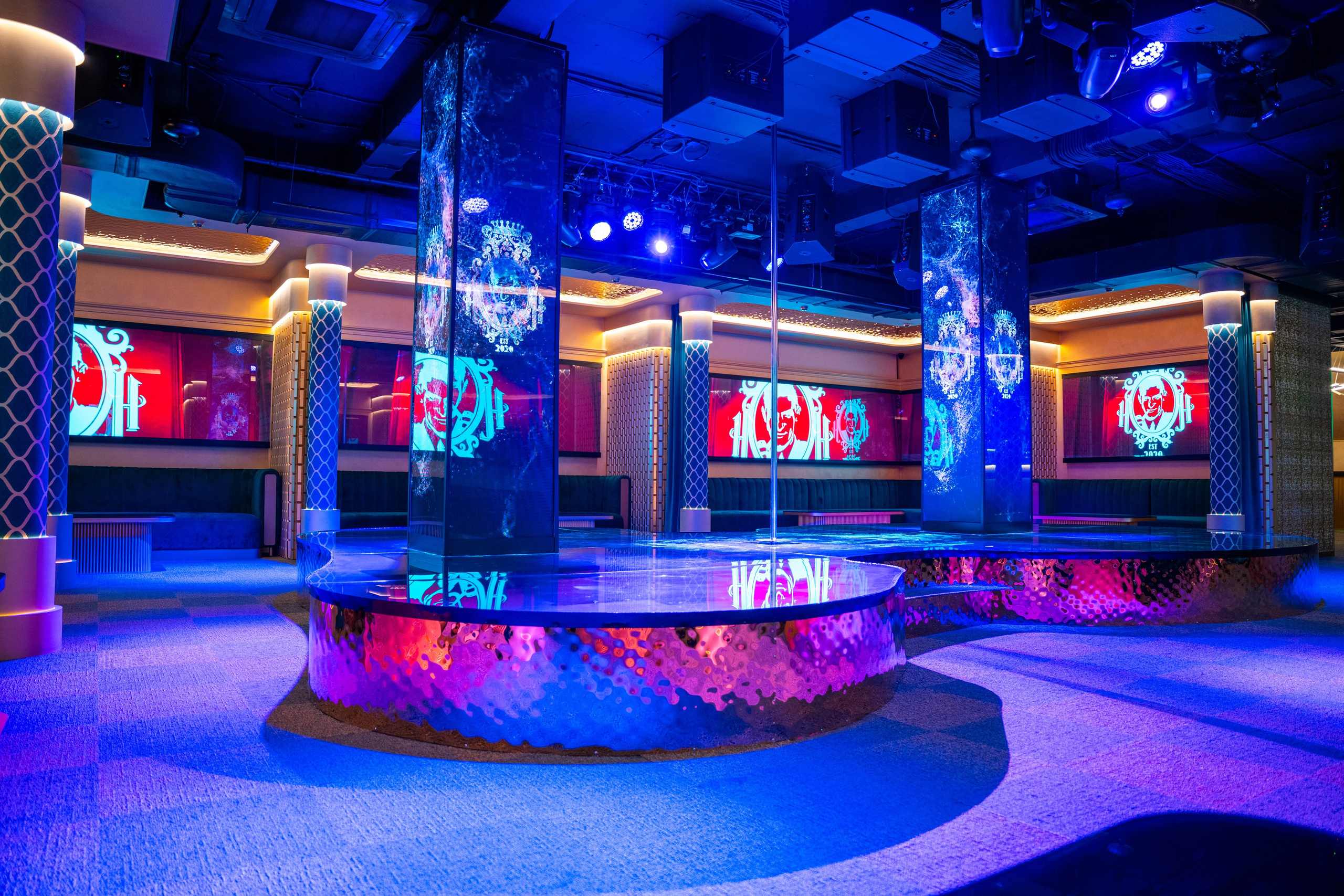 Фотосъемка интерьера стриптиз-клуба Hefner — элитный клуб Краснодара. Интерьерная фотосъемка клуба Hefner в Краснодаре — профессионально. Шедевры для Вас! Фотограф и Видеограф в Краснодаре Пахиев Руслан