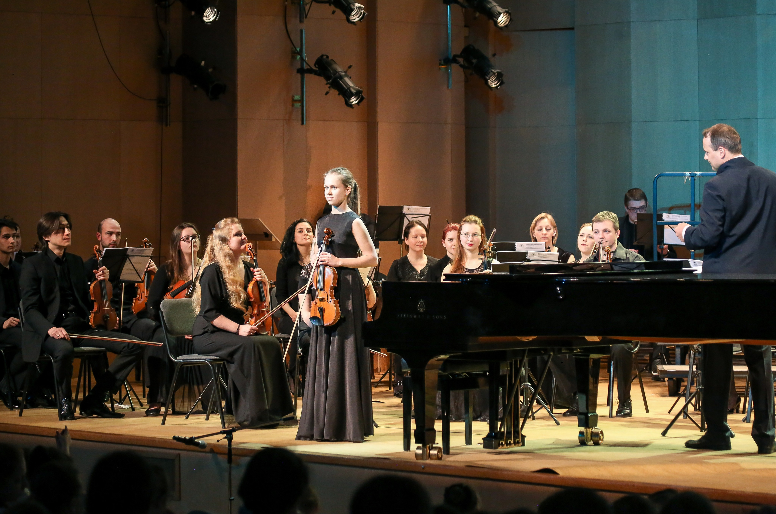 Юбилей Бетховенской школы. Дарья Письменюк / Darya Leitstern — фотограф, музыкант, журналист, путешественник