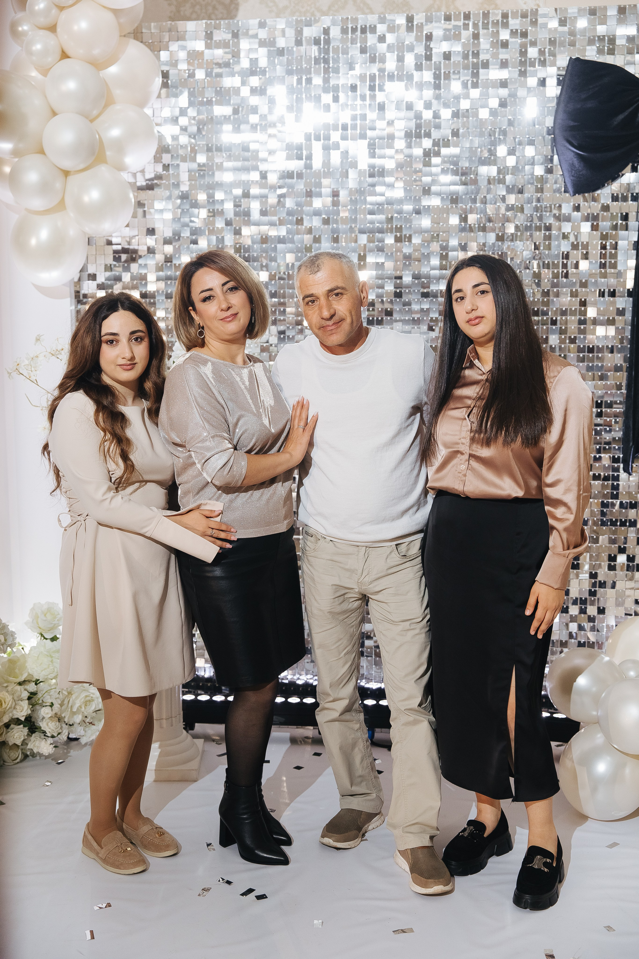 Ани и Назели. 35&5 День рождения, «Янтарь». Фотограф в Красноярске Надежда Воскресенская