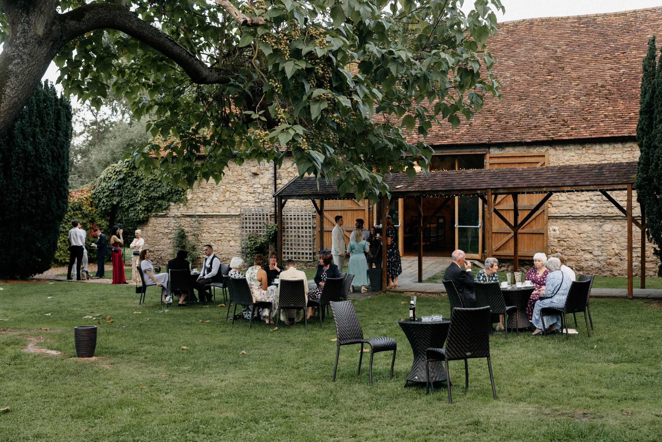 Ana & Tom Wedding at Notley Abbey. Moments Catchers — Wedding Photography & Video Duo in London