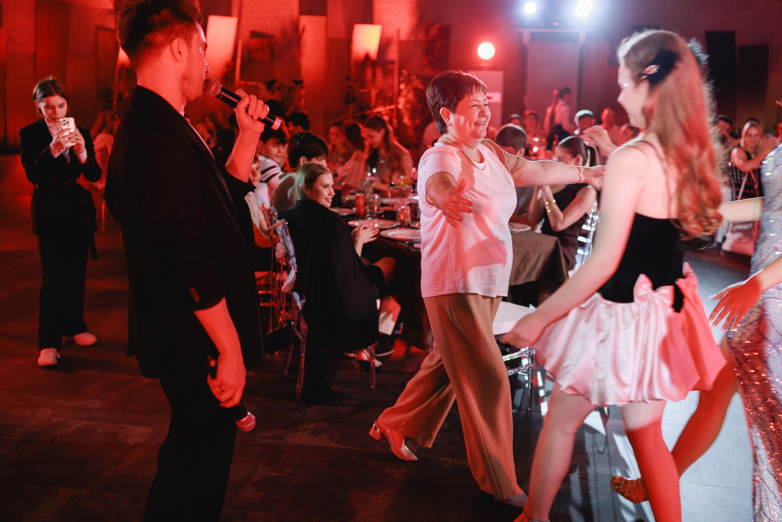 Выпускной в Графском парке. Фотограф Олег Сотник