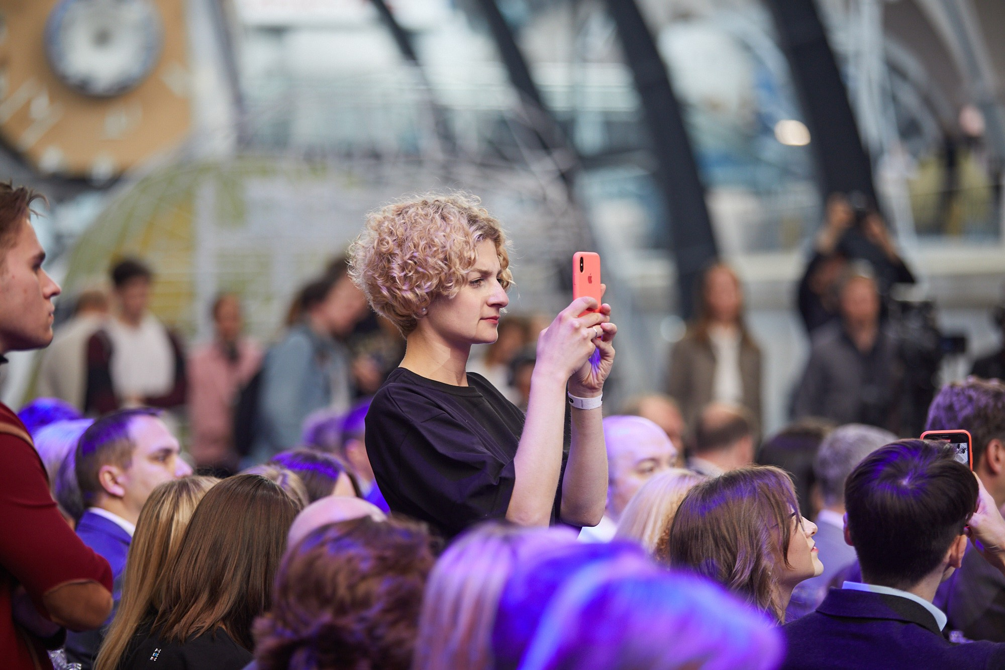 Фотограф на корпоративное событие профессиональная репортажная съемка мероприятий