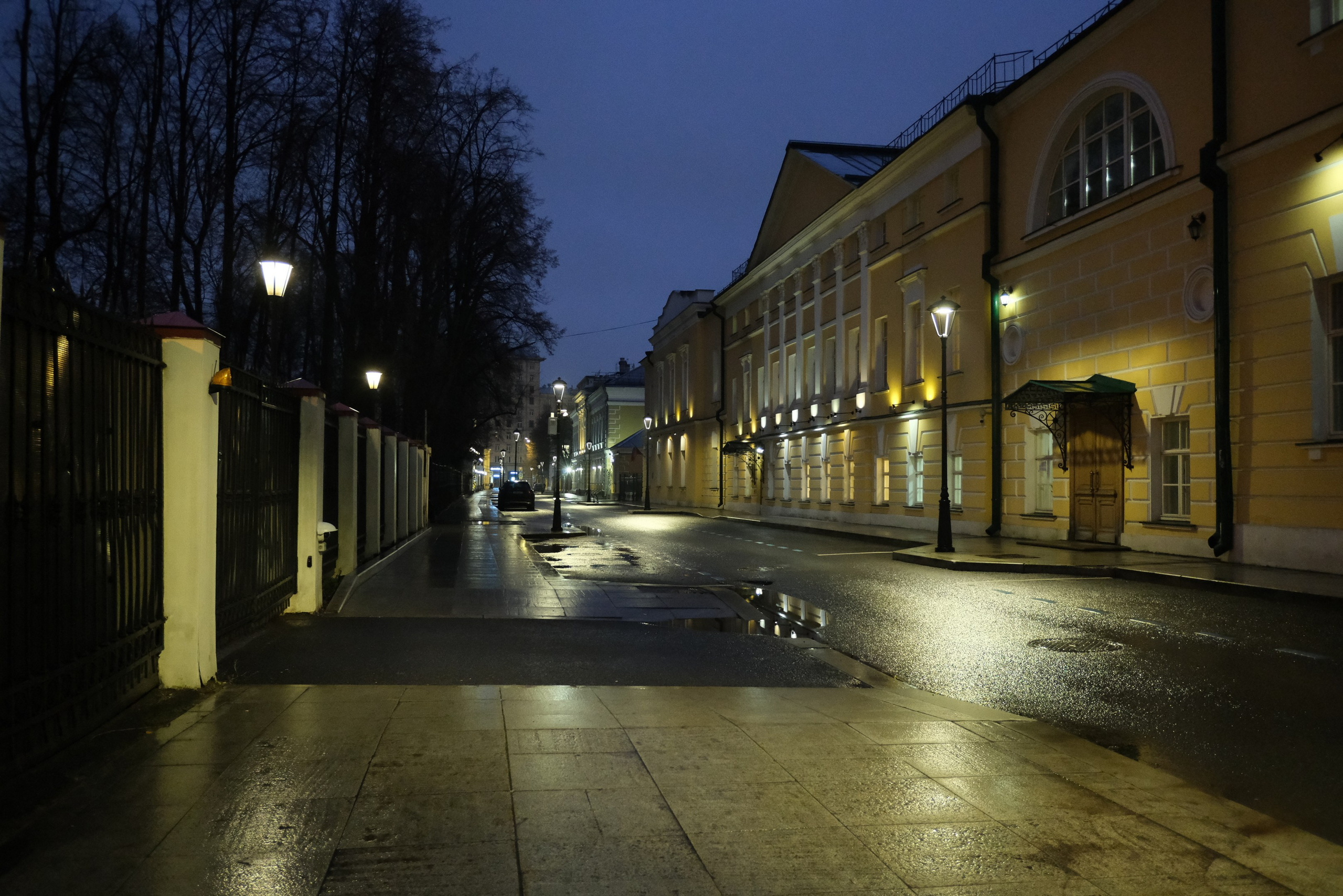 Вечерний город. Улица, люди, жизнь…