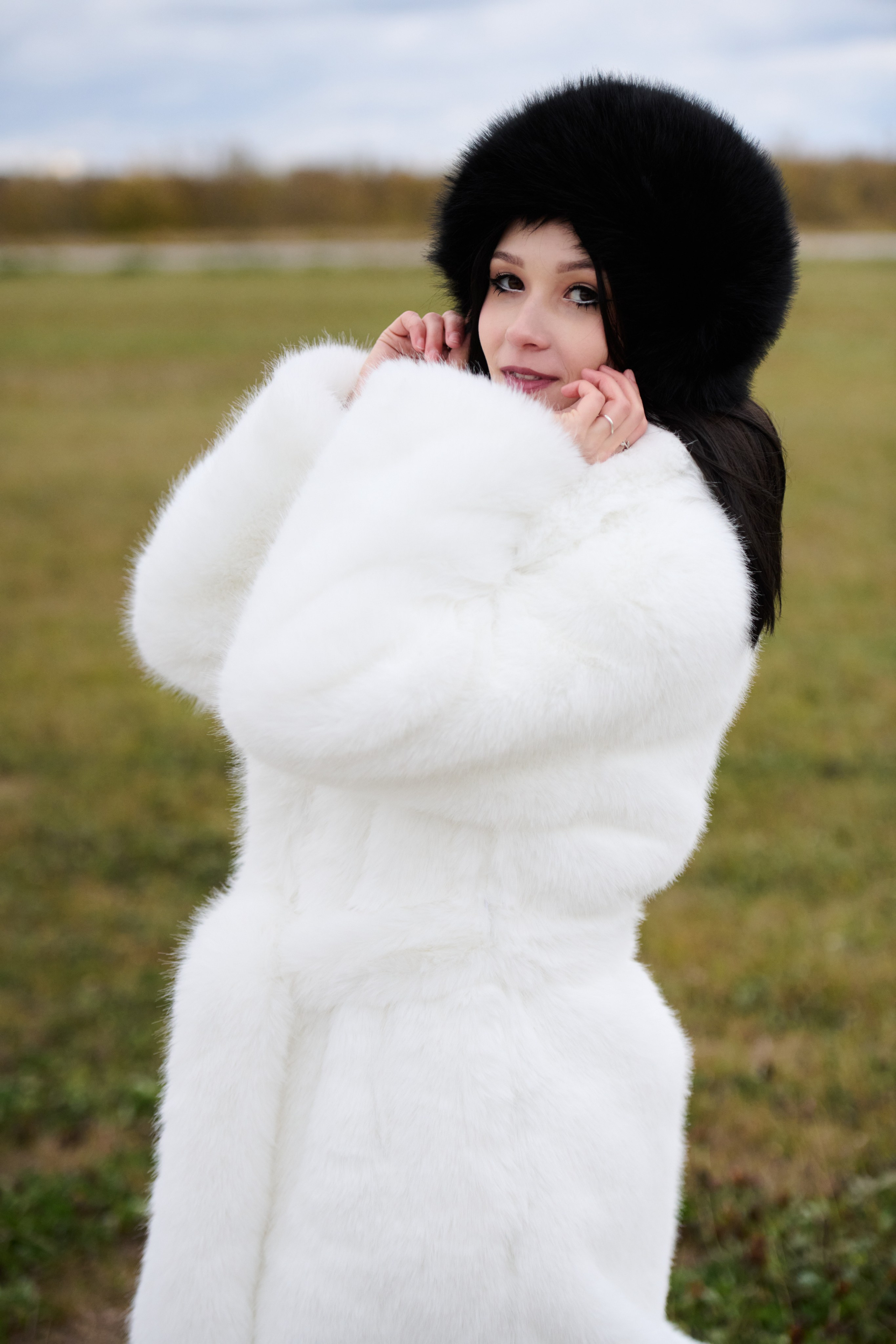 Фотосессия моделей в шубах на аэродроме. Репортажный и семейный фотограф — Шелихов Сергей