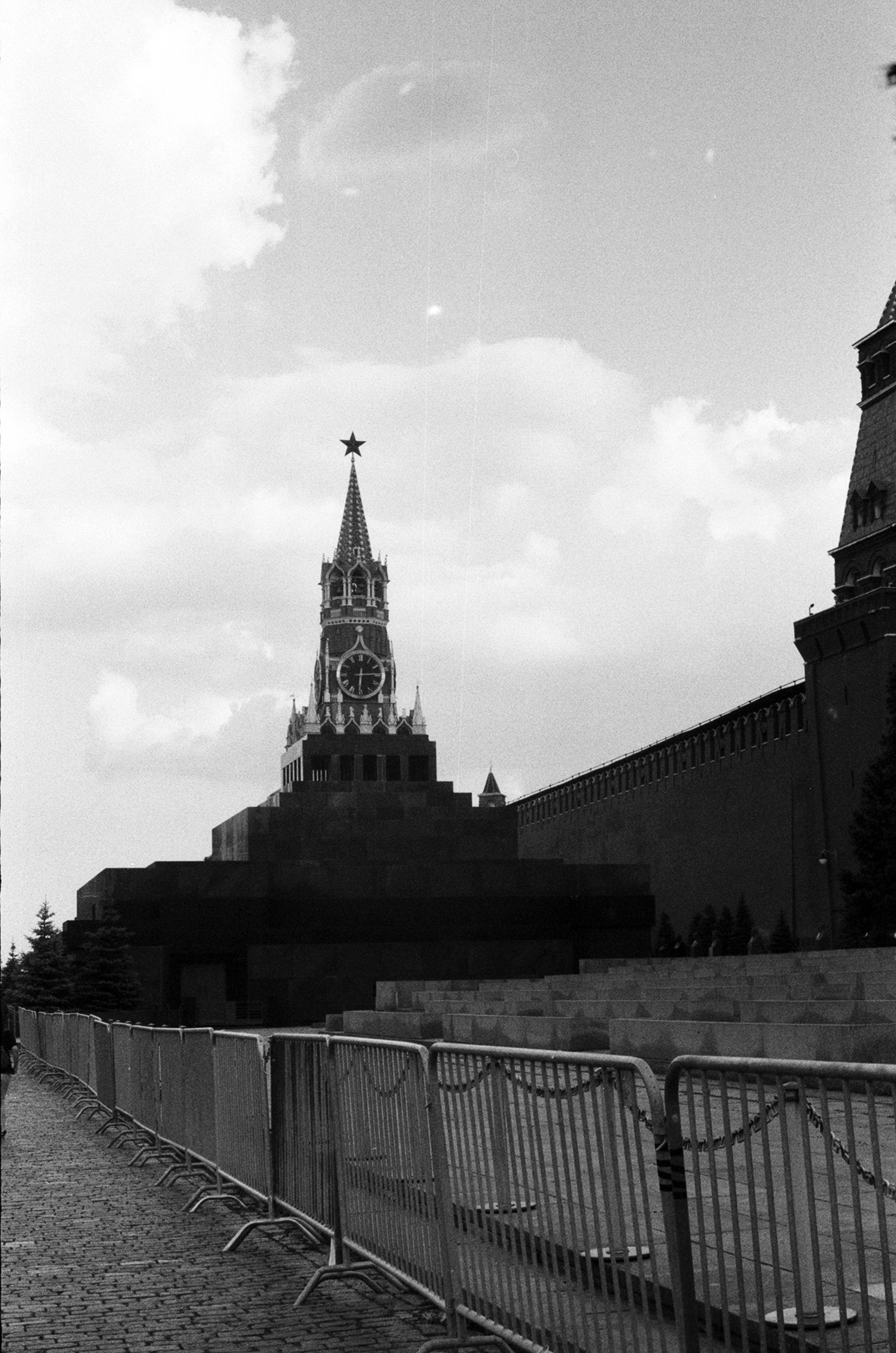 Альбом пленочных ЧБ-фото. Репортажный и семейный фотограф — Шелихов Сергей