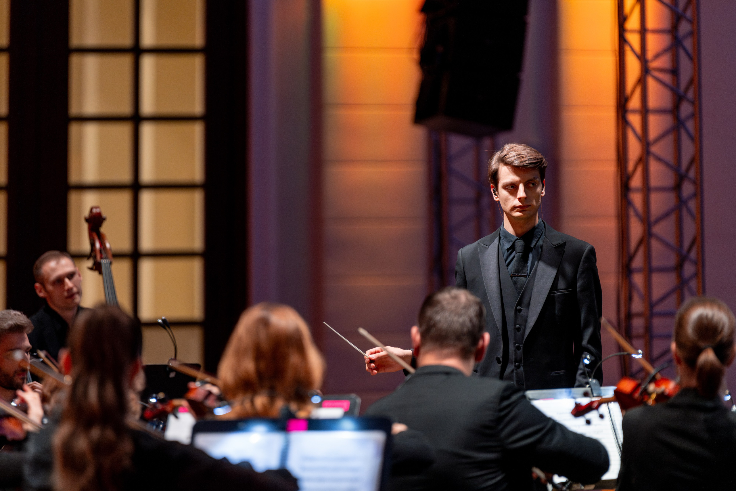 Симфонический оркестр Lumisfera при свечах. Фотограф Никита Комаров