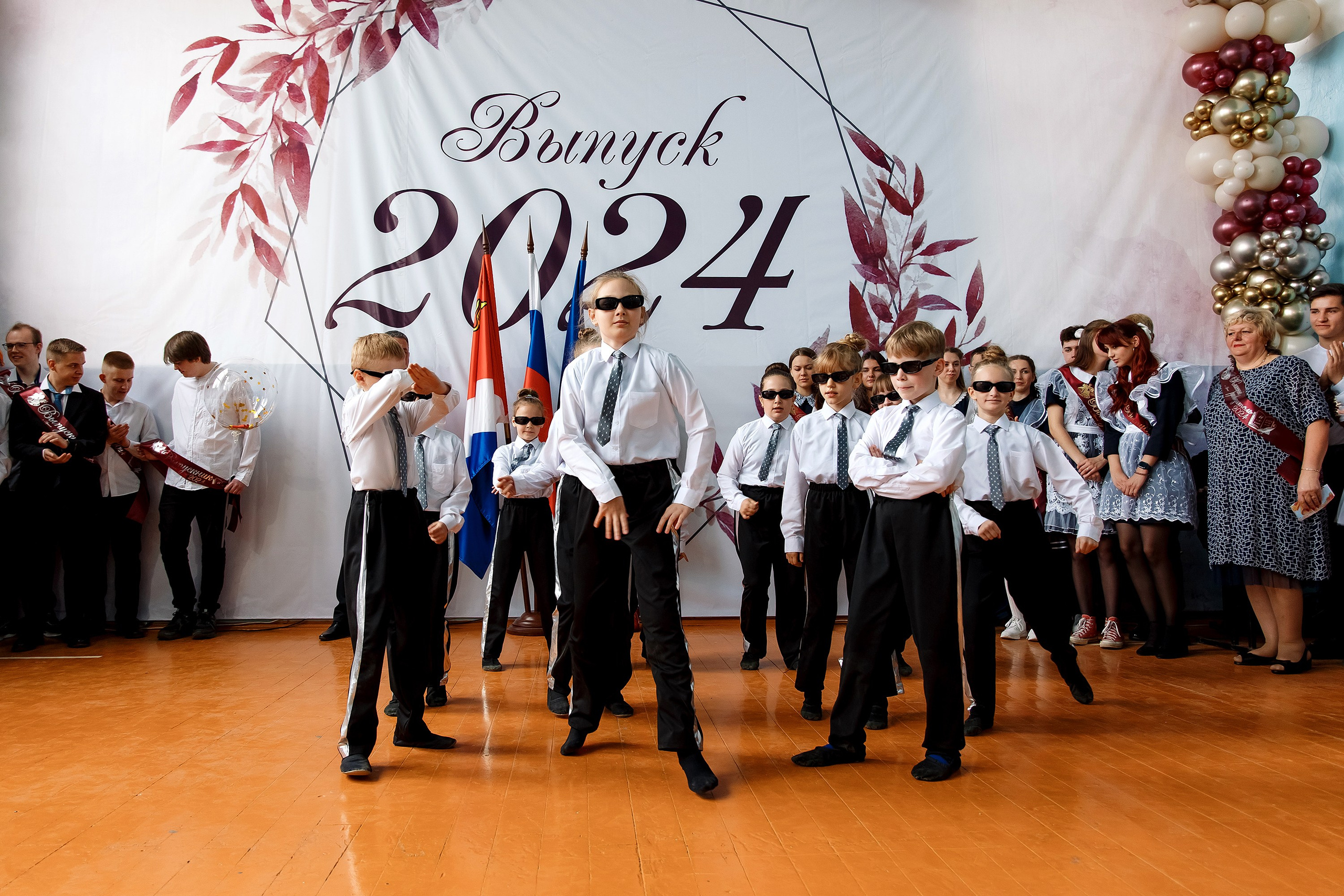 11 класс Последний звонок. Фотограф Любовь Корниенко, Примоский край