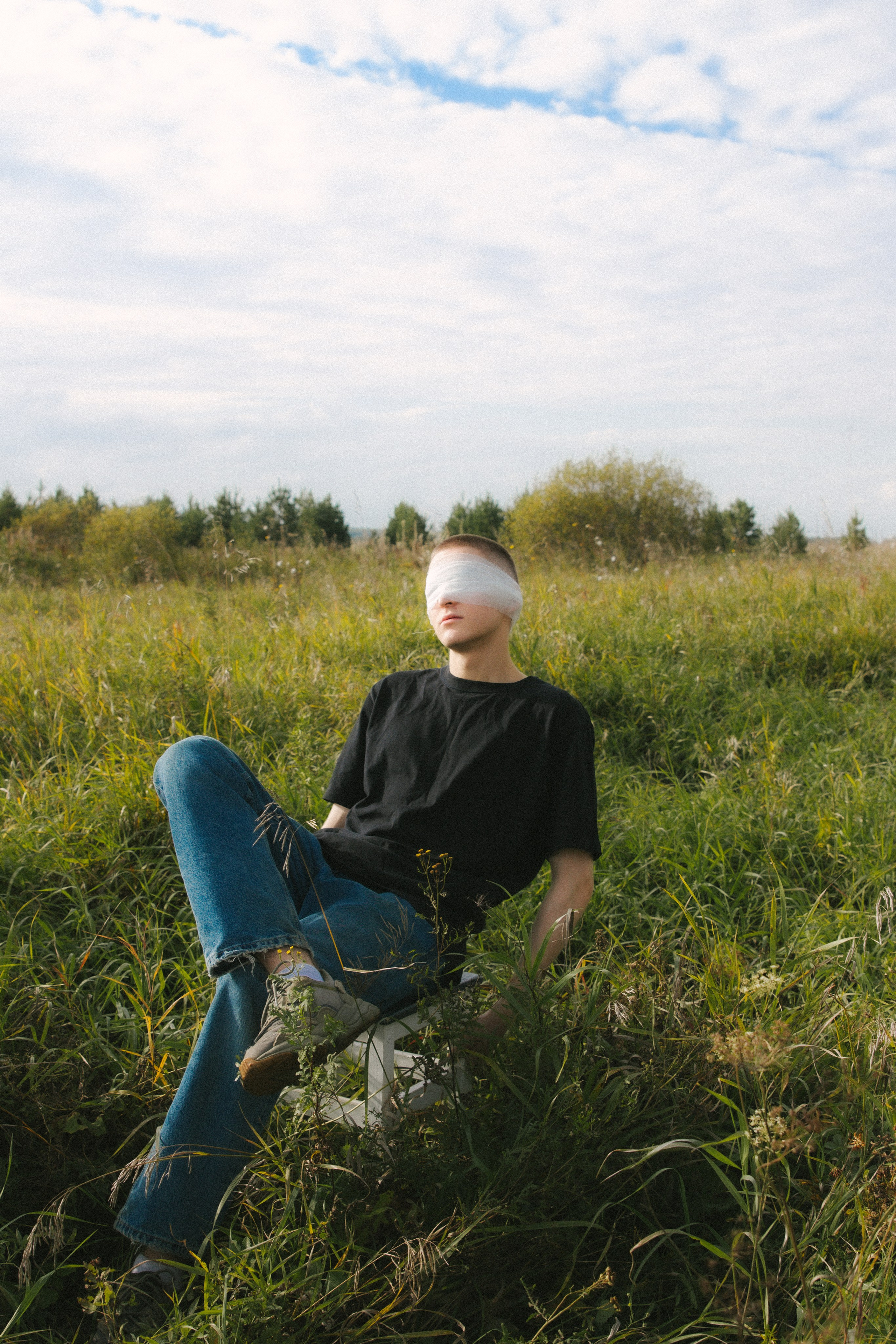 Никита в поле. Фотограф Настя Булочка Екатеринубрг