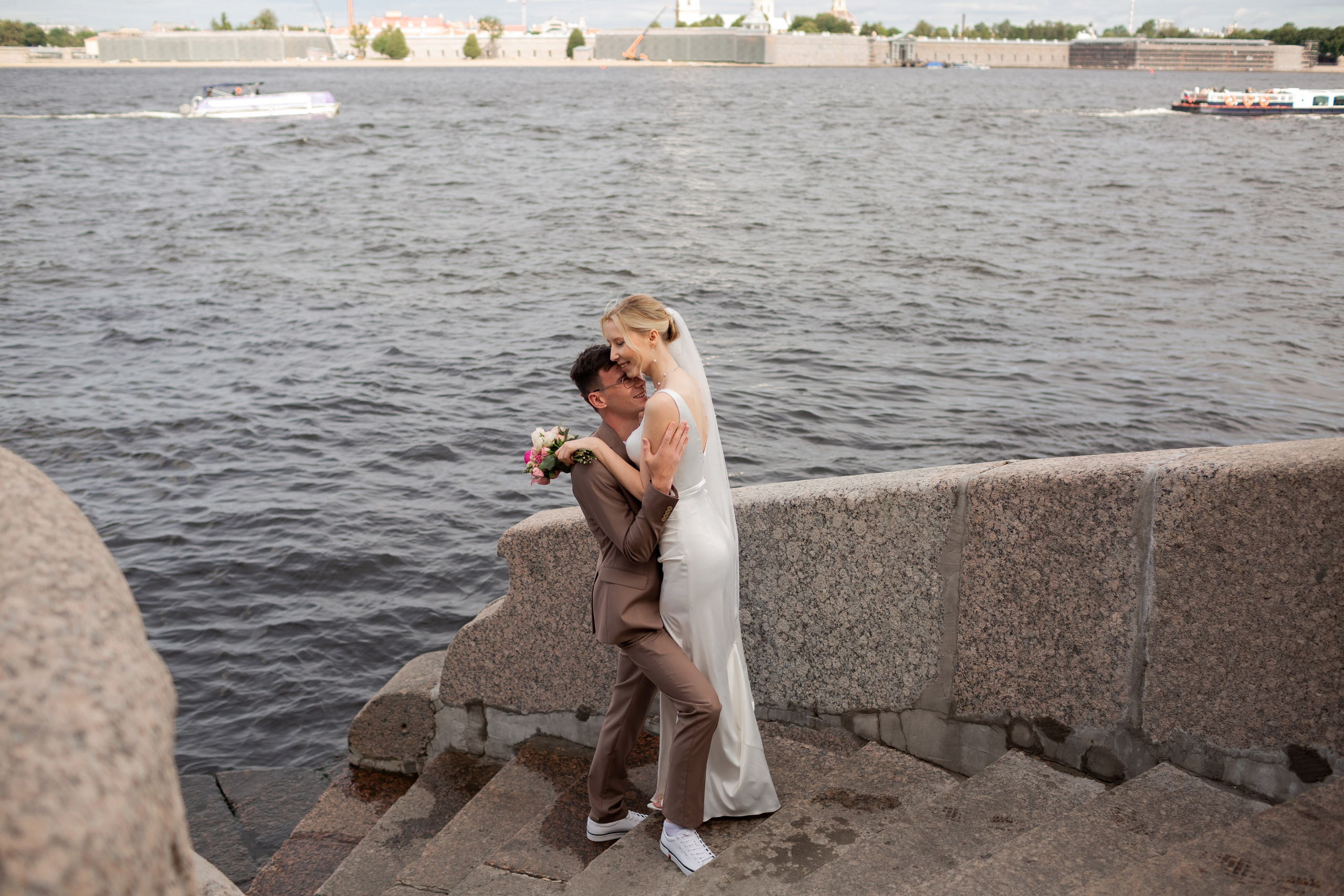 Свадебная фотосессия во дворцах Петербурга. Свадебный фотограф Кирилл Белый