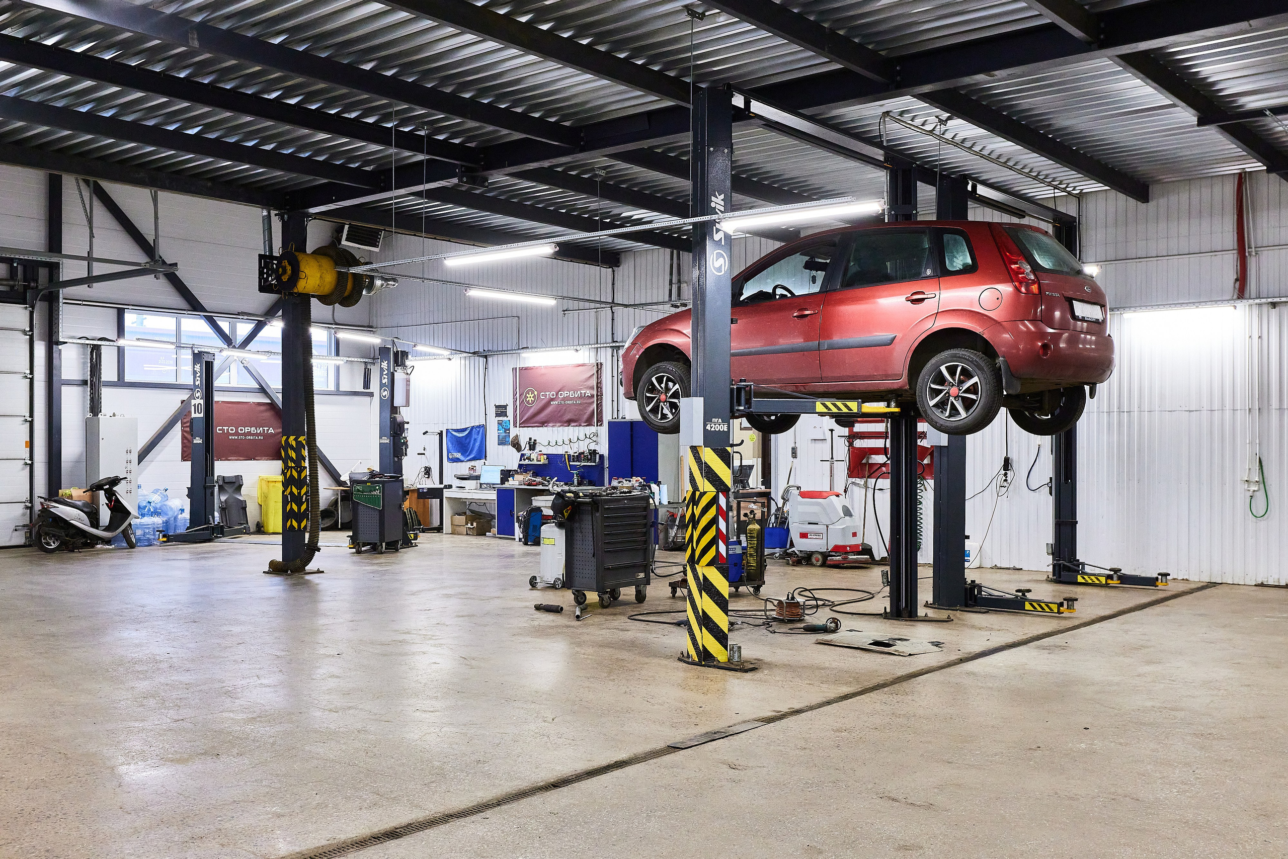 СТО Орбита на Суздальском проспекте. Фотограф Анастасия Леонтьева Санкт-Петербург